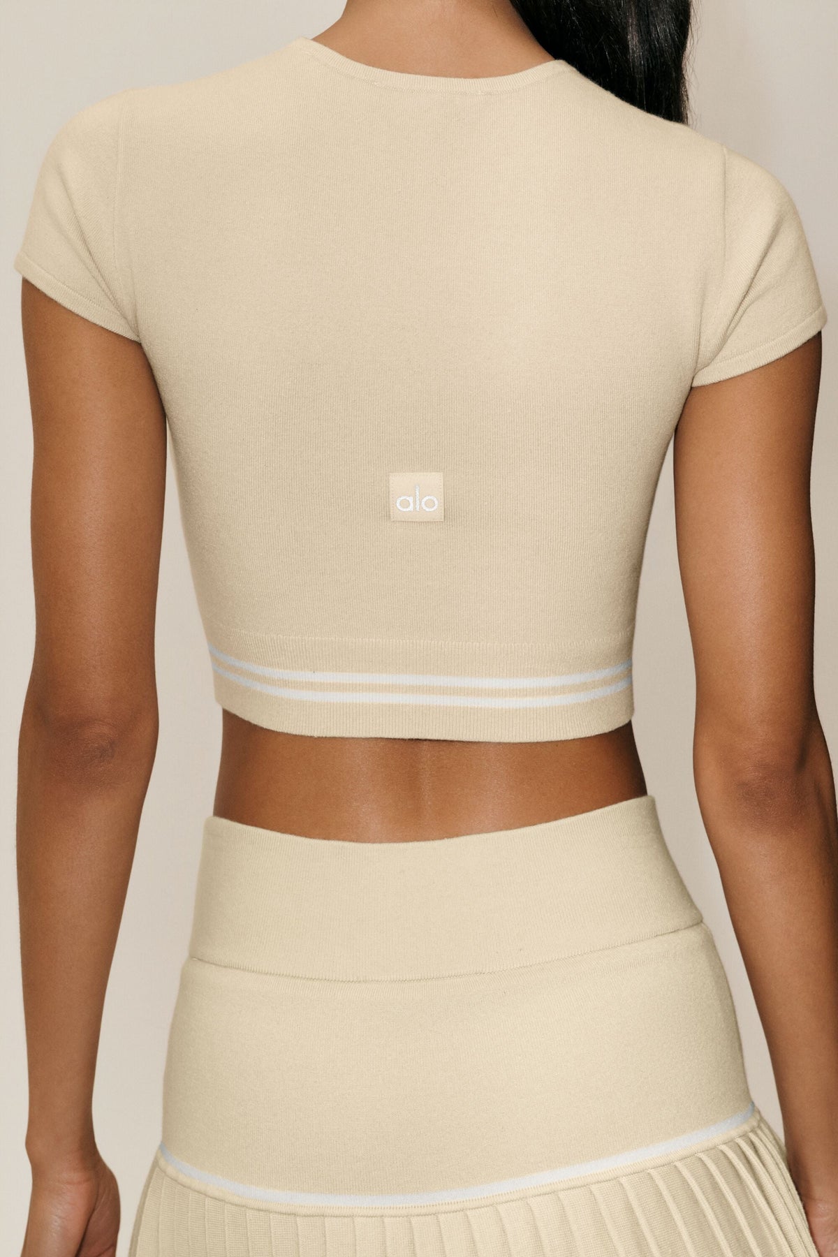 Alo Yoga Cotton Cashmere My Serve Short Sleeve - Sandy Beige/White - imagen 4