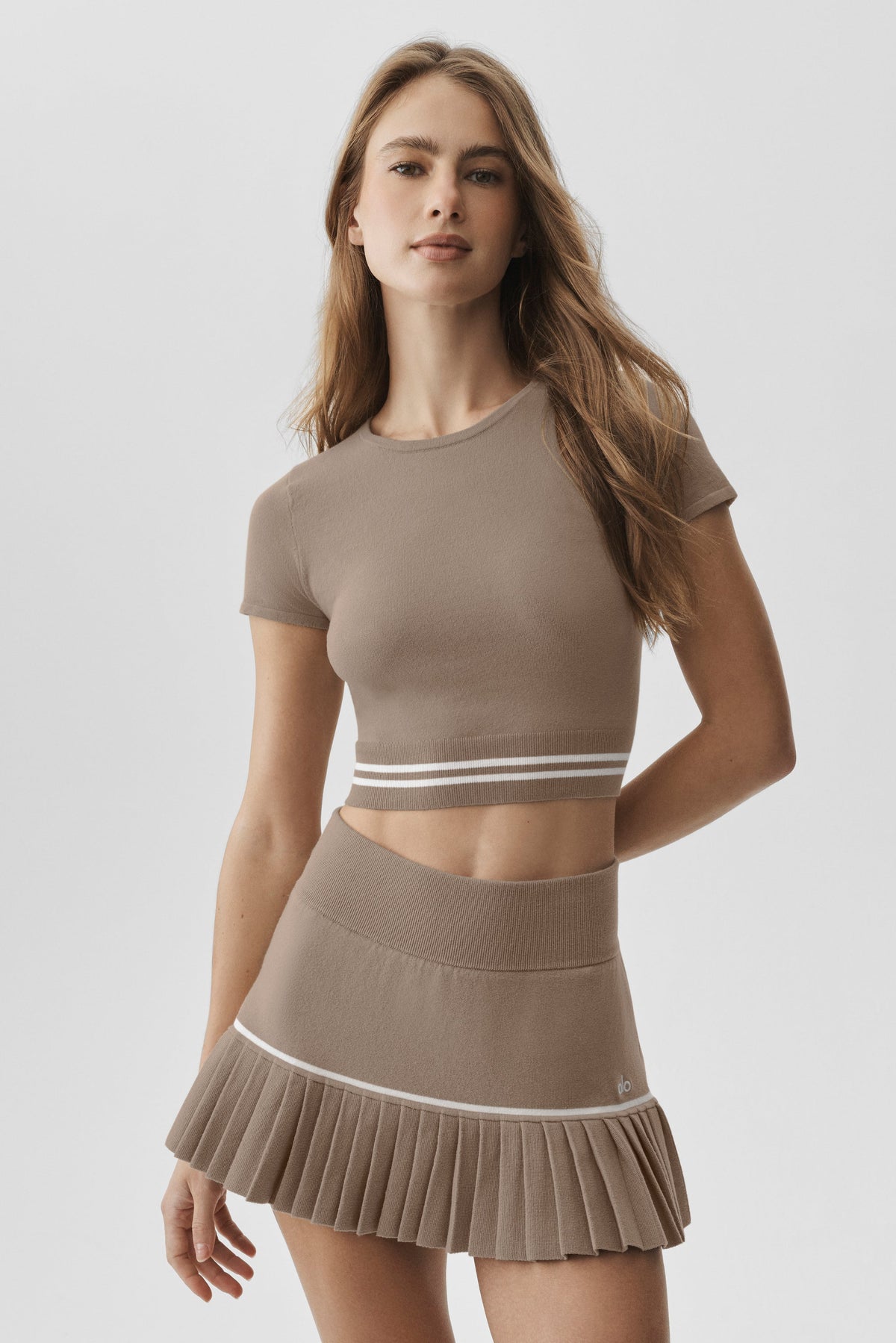 Alo Yoga Scholar Knit My Serve Short Sleeve - Gravel/White - imagen 1