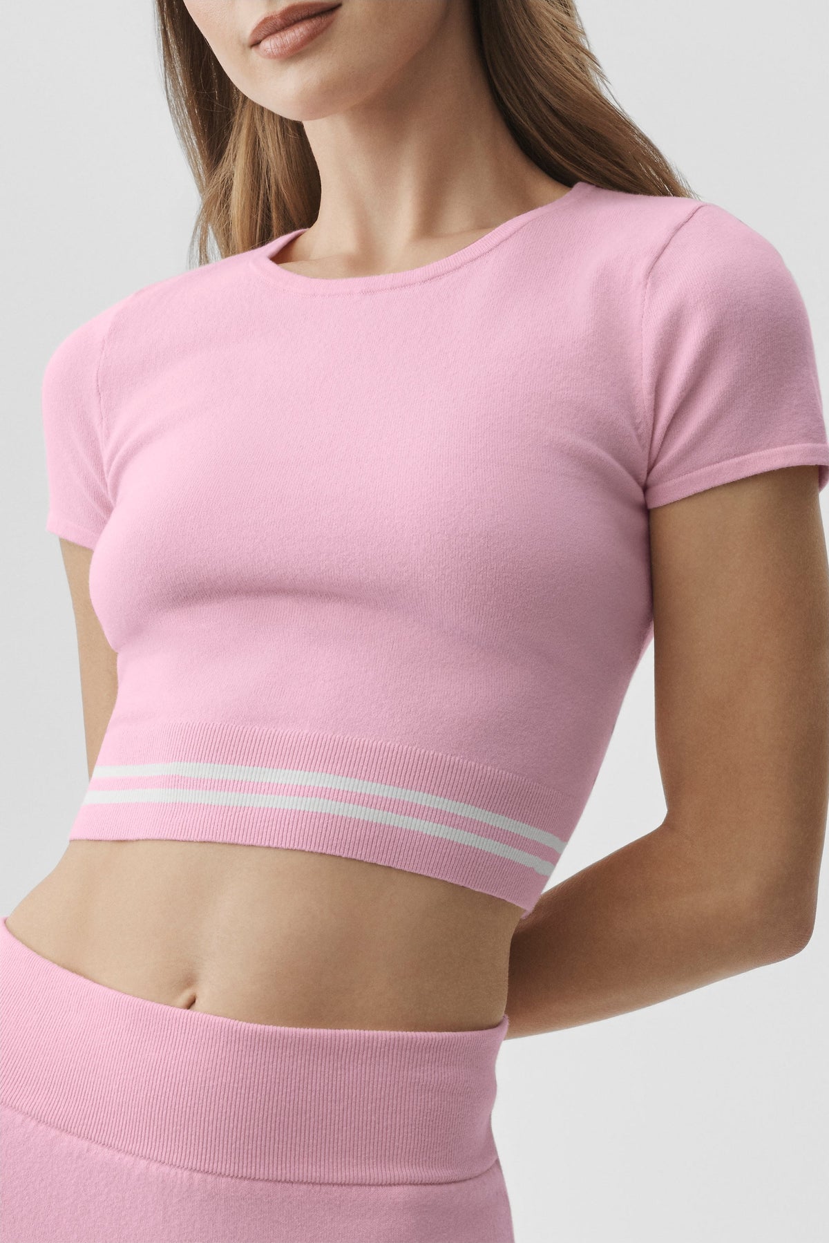 Alo Yoga Scholar Knit My Serve Short Sleeve - Pink Marshmallow/White - imagen 4