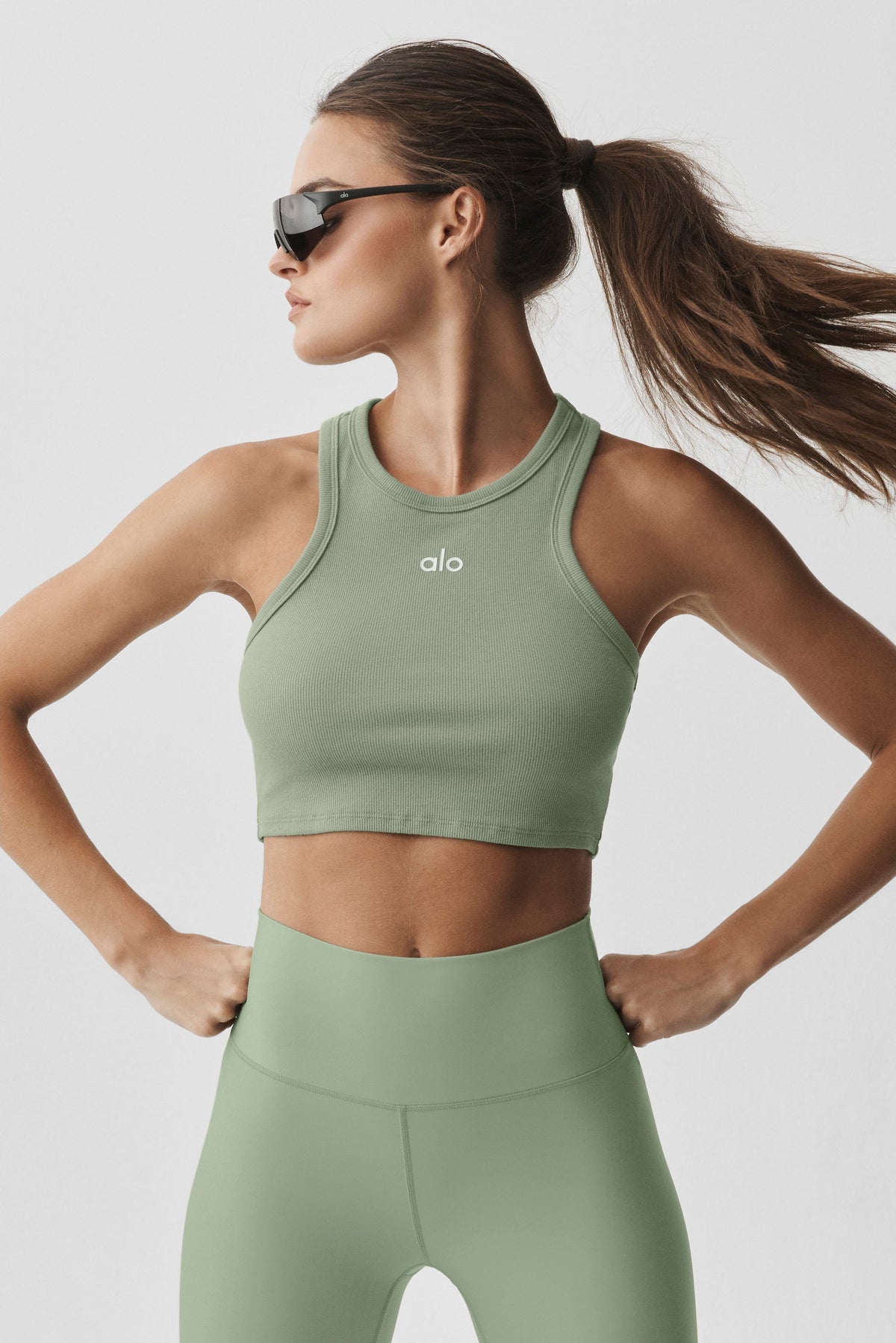 Alo Yoga Aspire Tank - Dune Grass/White - imagen 2