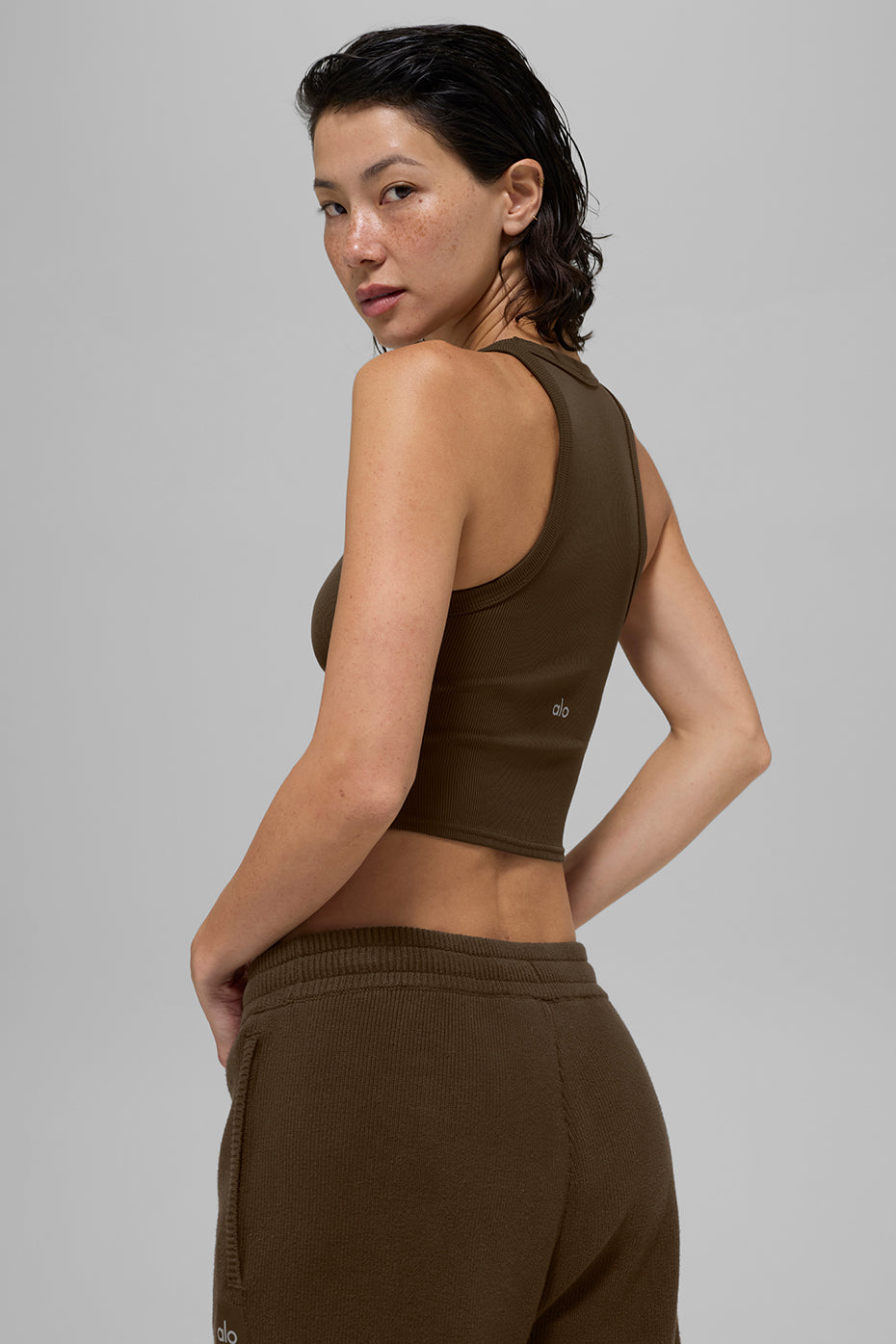 Alo Yoga Goddess Ribbed Go-To Tank - Espresso - imagen 2