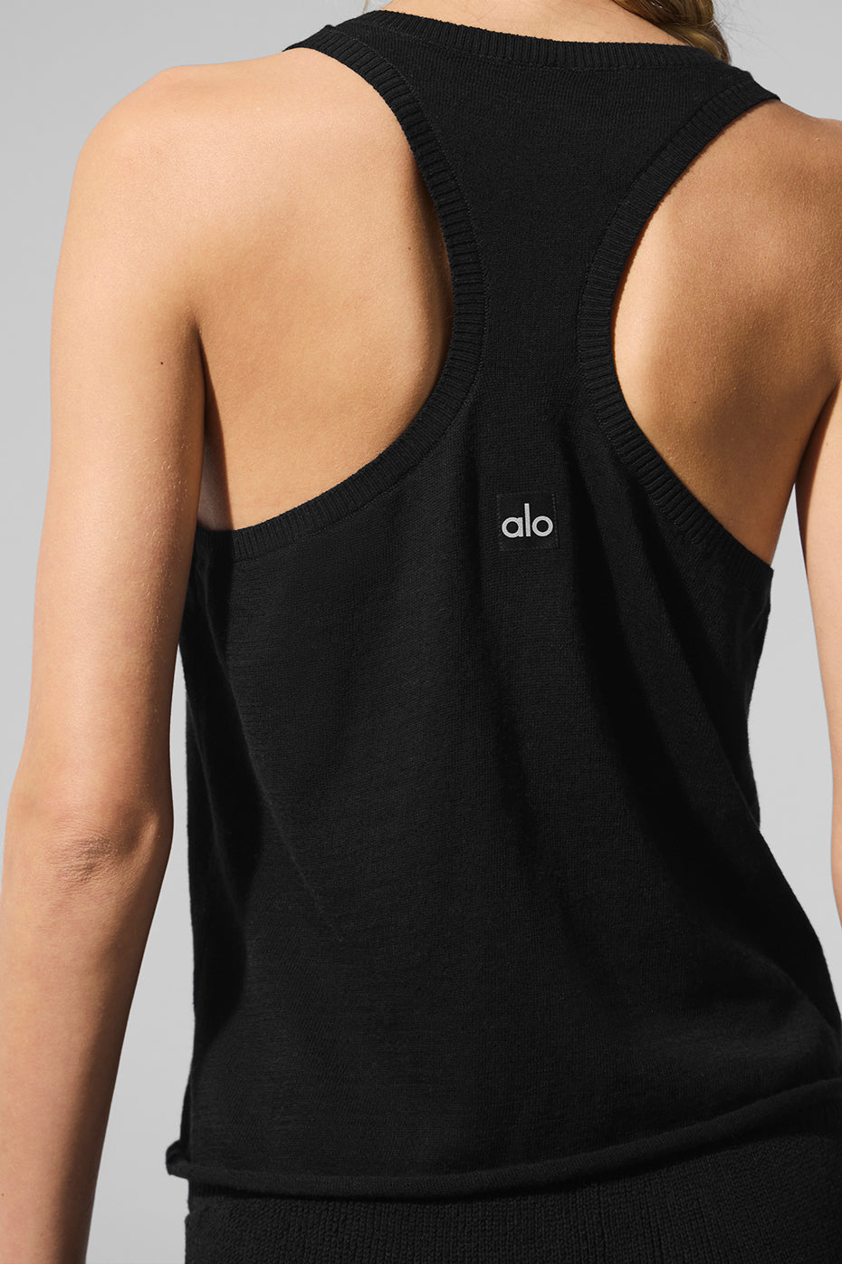 Alo Yoga Supernatural Sweater Henley Tank - Black - imagen 4