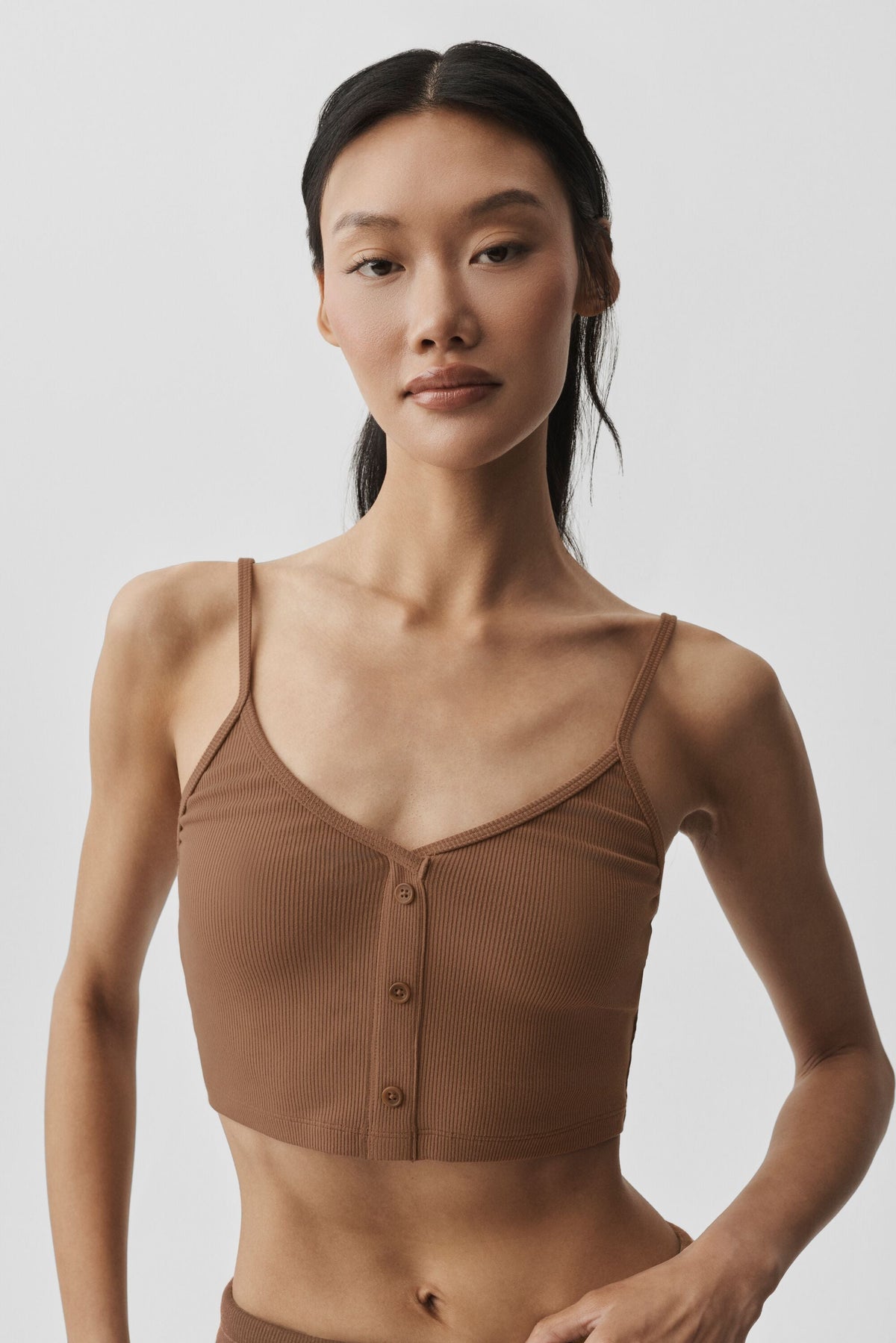 Alo Yoga Ribbed Delicate Lounge Tank - Sun Kissed Brown - imagen 3