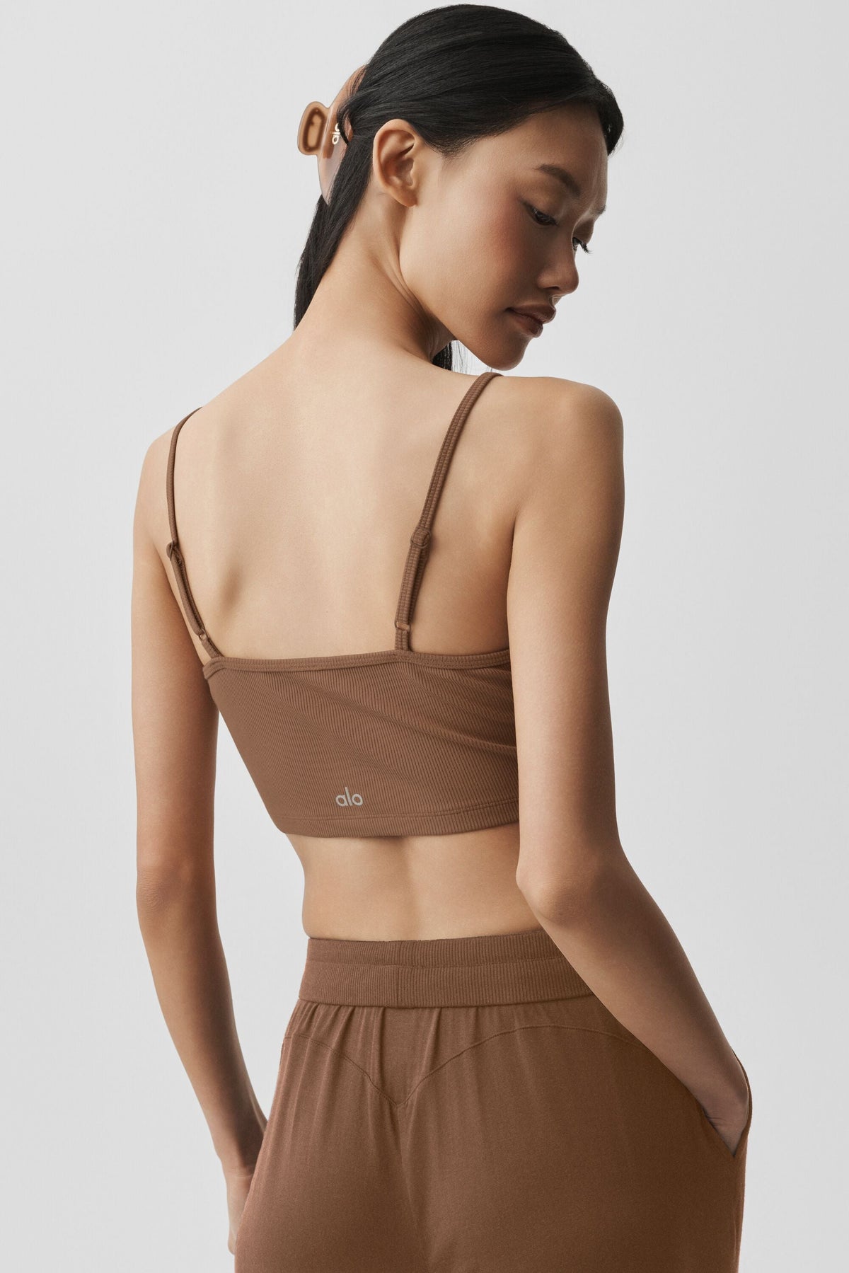 Alo Yoga Ribbed Delicate Lounge Tank - Sun Kissed Brown - imagen 2