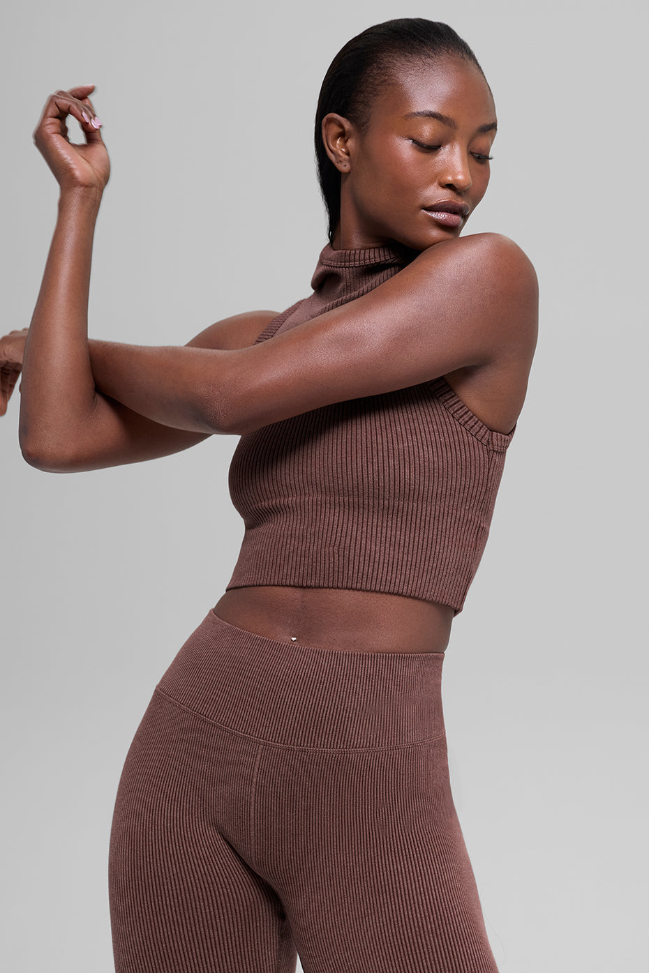 Alo Yoga Seamless Two Tone Rib Hooded Vest - Brownstone Heather - imagen 3