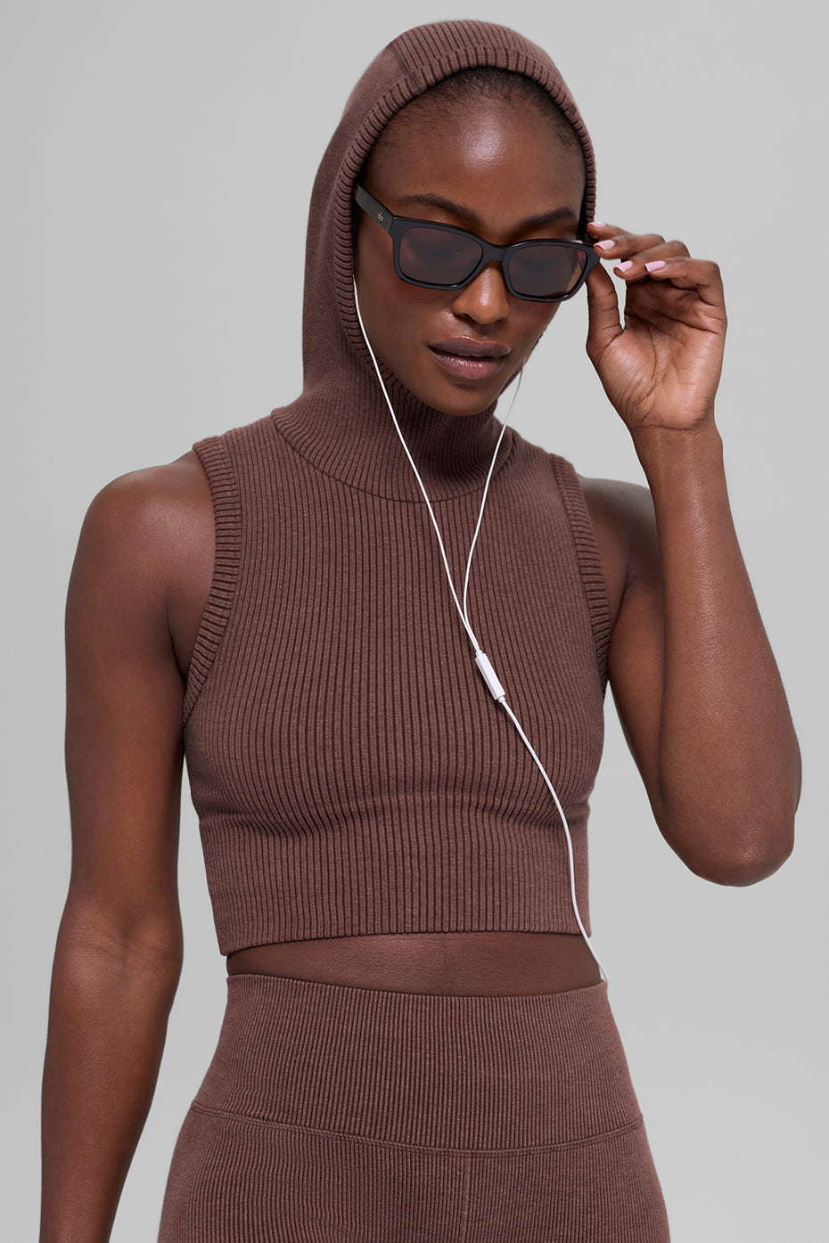 Alo Yoga Seamless Two Tone Rib Hooded Vest - Brownstone Heather - imagen 1