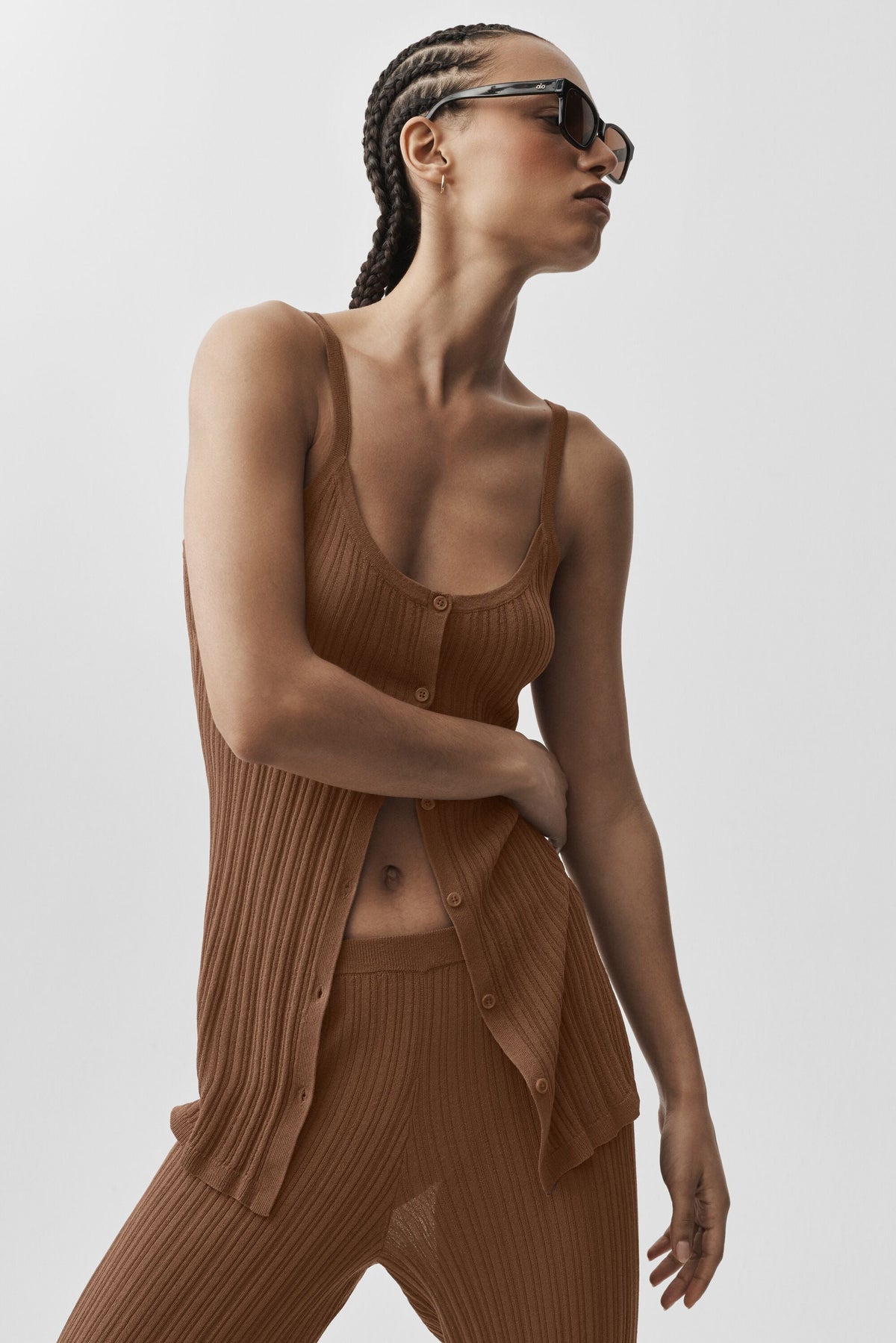 Alo Yoga Sweater Sunlit Button Down Tank - Sun Kissed Brown - imagen 4
