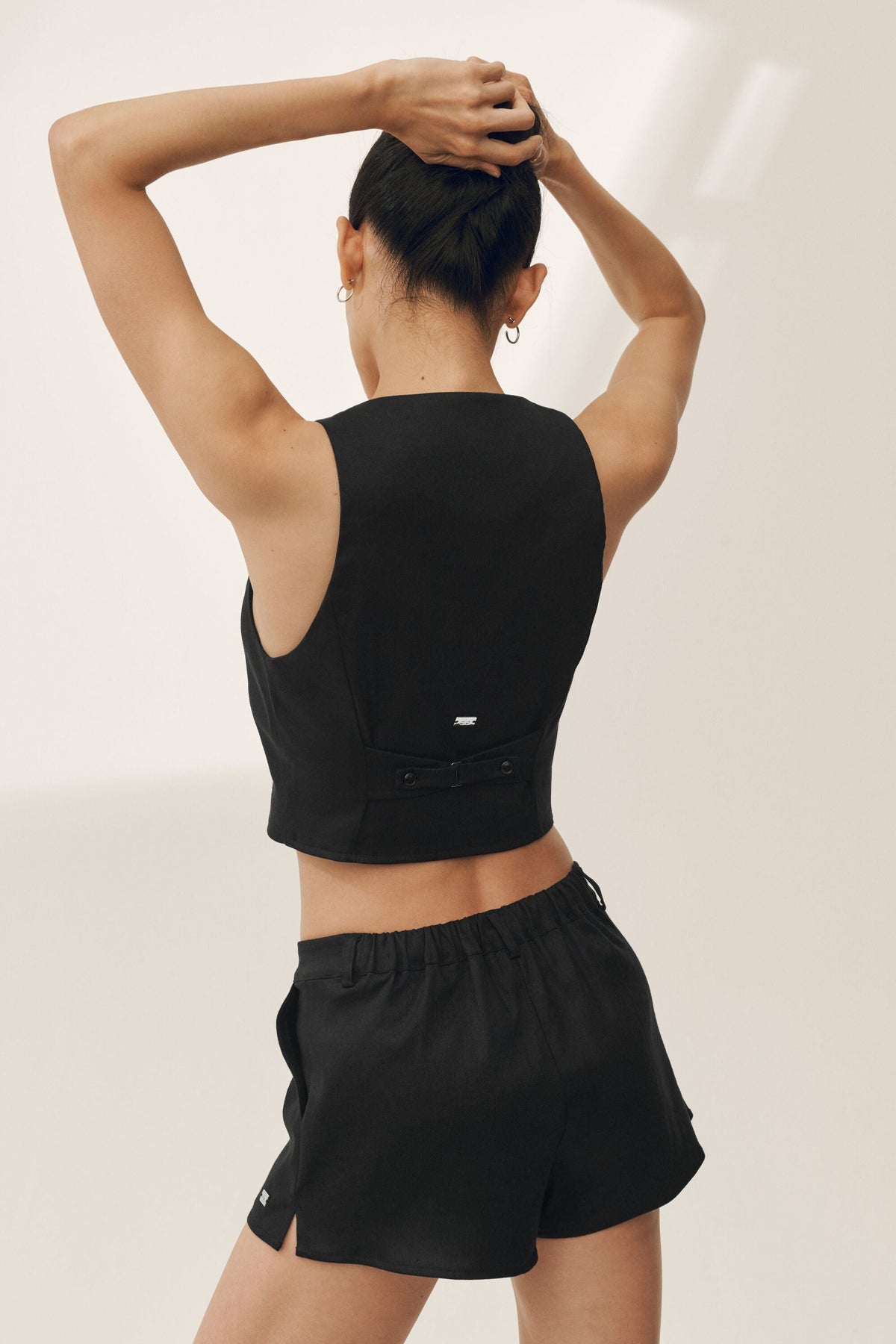 Alo Yoga Linen Blend Riviera Vest - Black - imagen 2