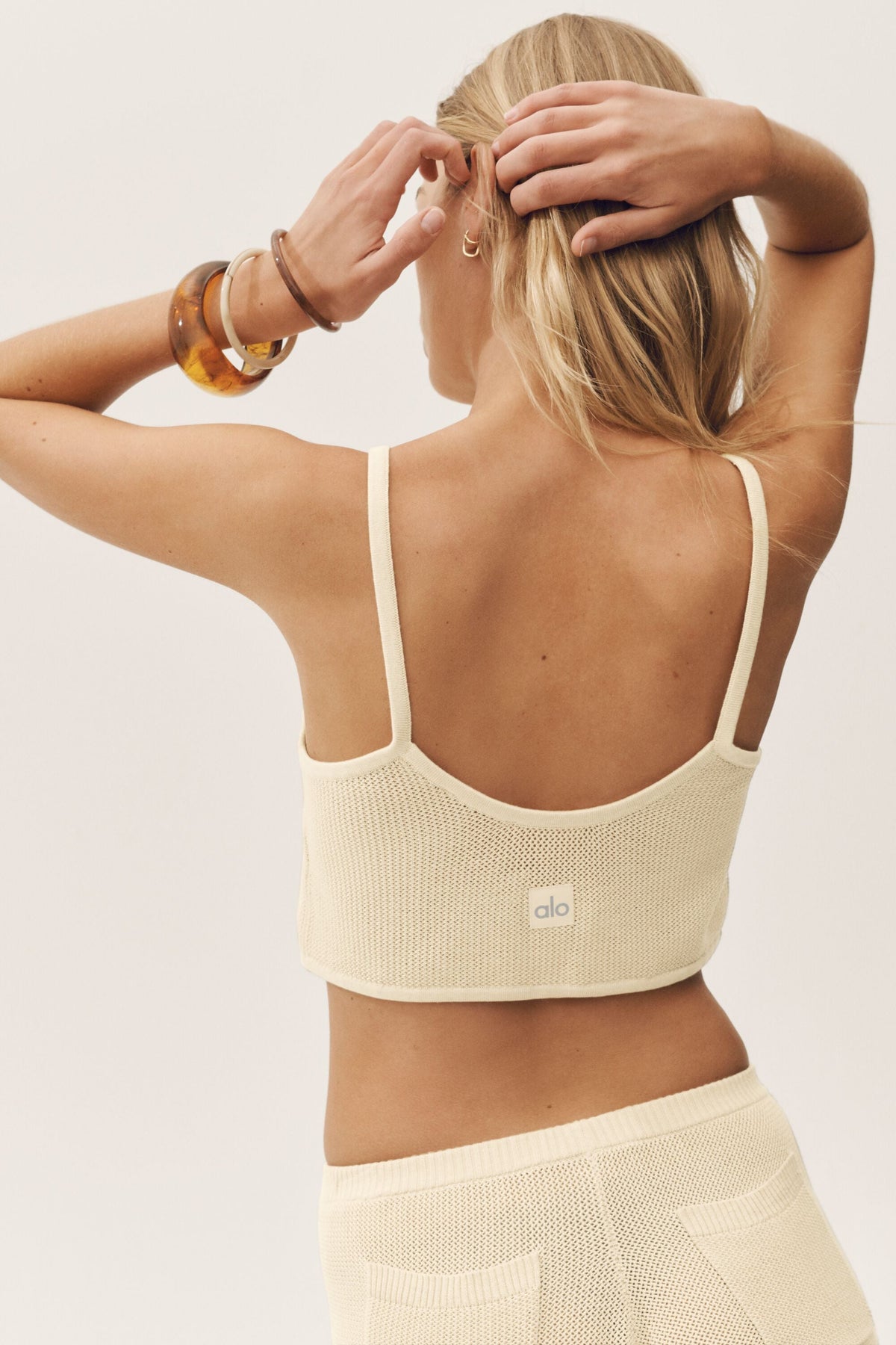Alo Yoga Silk Cashmere Cropped Heat Wave Tank - Sandy Beige - imagen 2