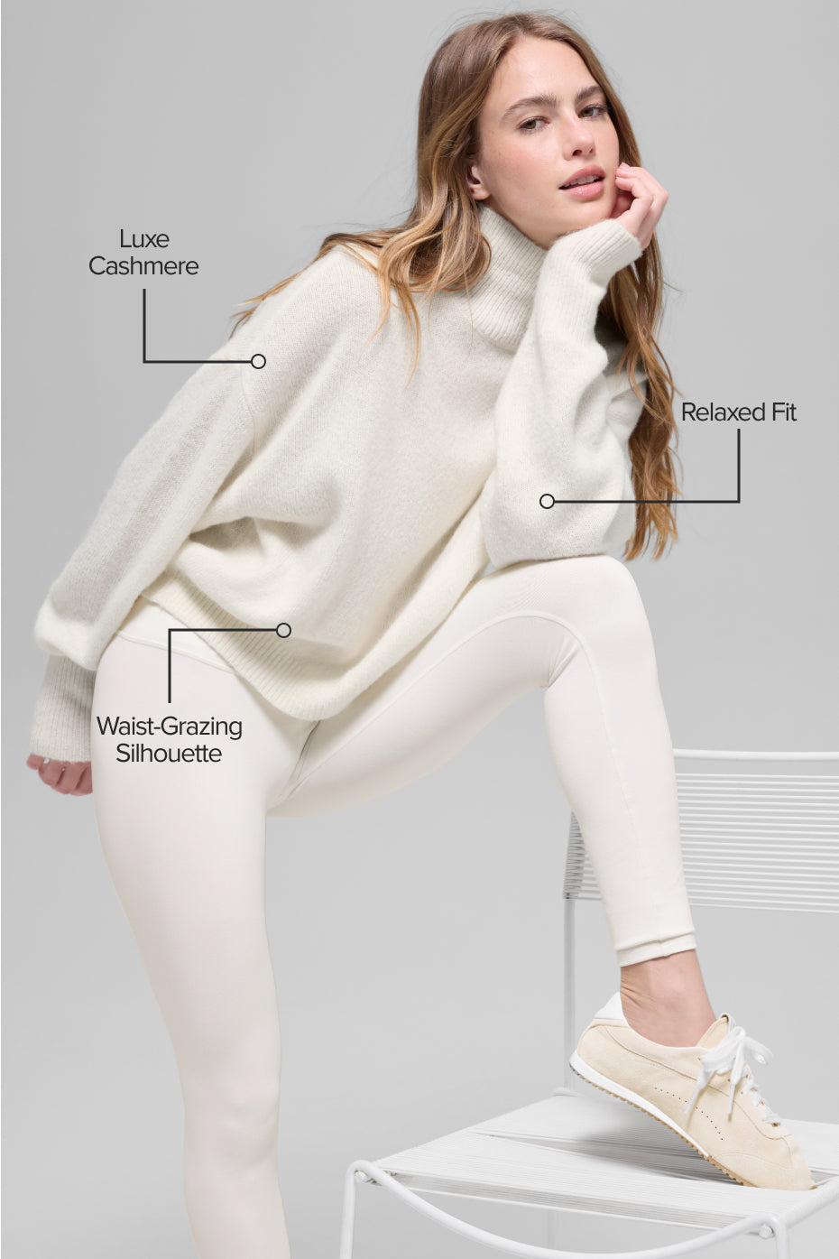 Alo Yoga Wool Cashmere Cropped New Class Turtleneck Sweater - Ivory - imagen 2