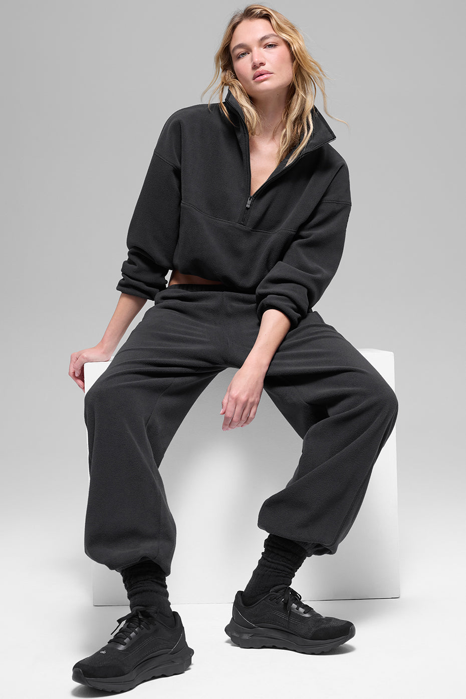 Alo Yoga Polar Fleece Retreat Cover Up - Black - imagen 5
