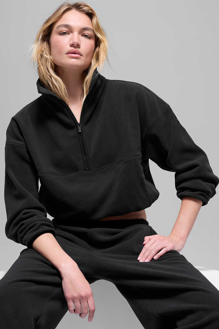 Alo Yoga Polar Fleece Retreat Cover Up - Black - imagen 3
