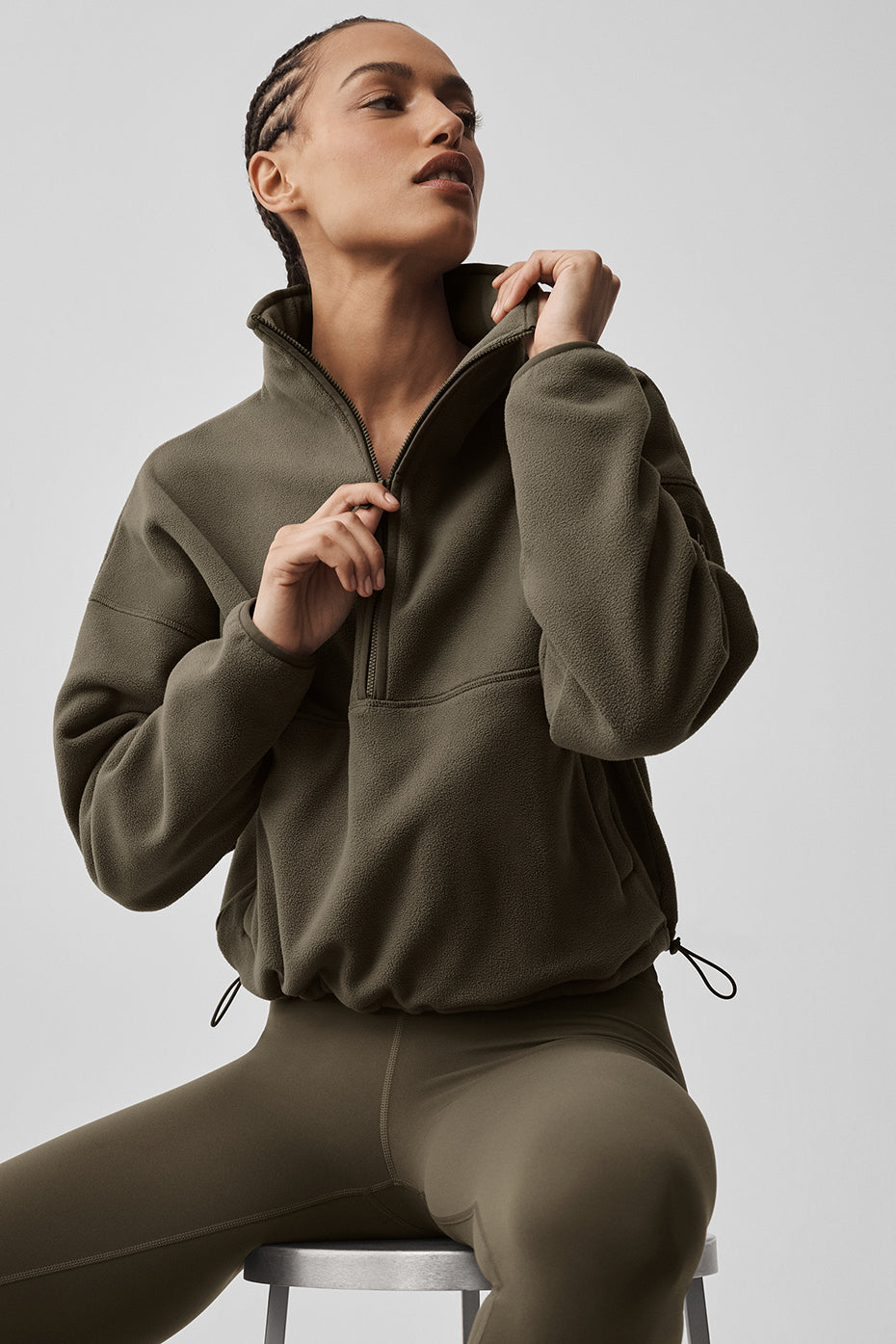 Alo Yoga Polar Fleece Retreat Cover Up - Olive Tree - imagen 5