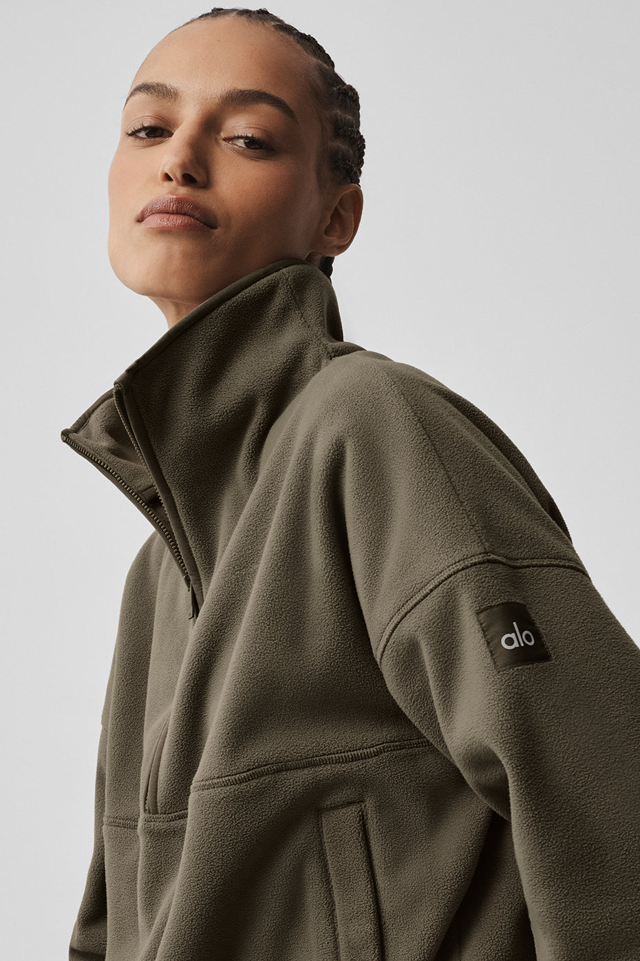 Alo Yoga Polar Fleece Retreat Cover Up - Olive Tree - imagen 3
