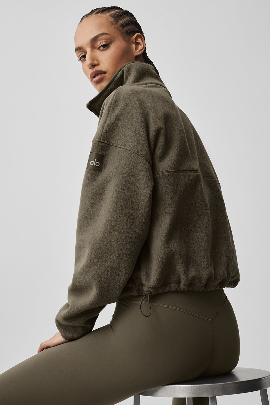 Alo Yoga Polar Fleece Retreat Cover Up - Olive Tree - imagen 2