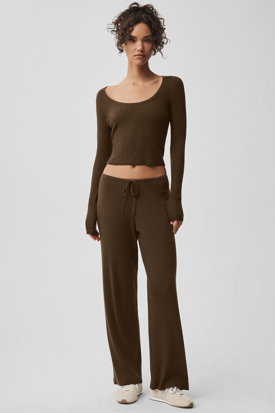 Alo Yoga Sweater Knit Unwind Long Sleeve - Espresso - imagen 4