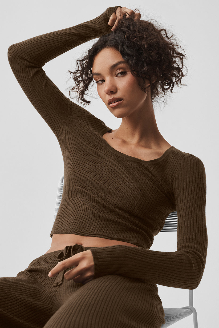 Alo Yoga Sweater Knit Unwind Long Sleeve - Espresso - imagen 1