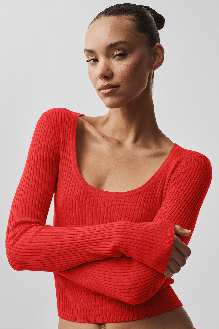 Alo Yoga Sweater Knit Unwind Long Sleeve - Bright Red - imagen 4