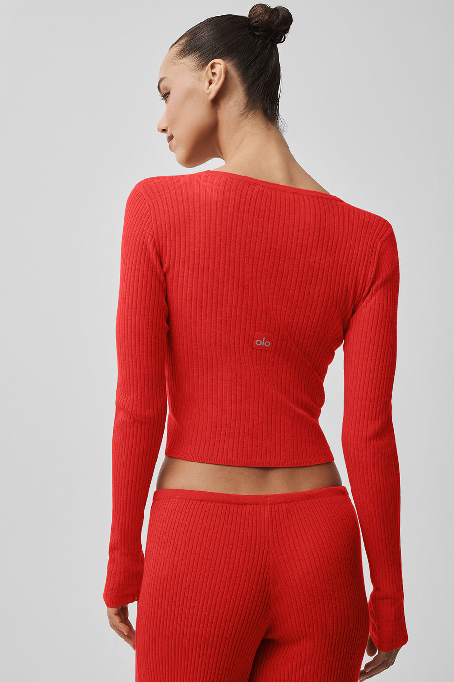 Alo Yoga Sweater Knit Unwind Long Sleeve - Bright Red - imagen 2