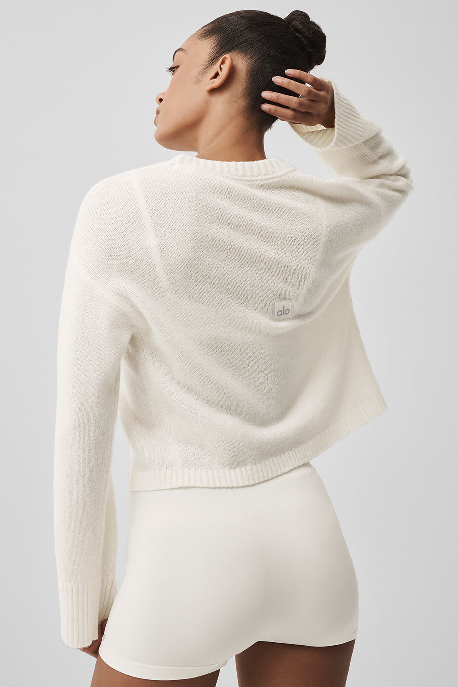 Alo Yoga Wool Cashmere New Class Tie Cardigan - Ivory - imagen 3