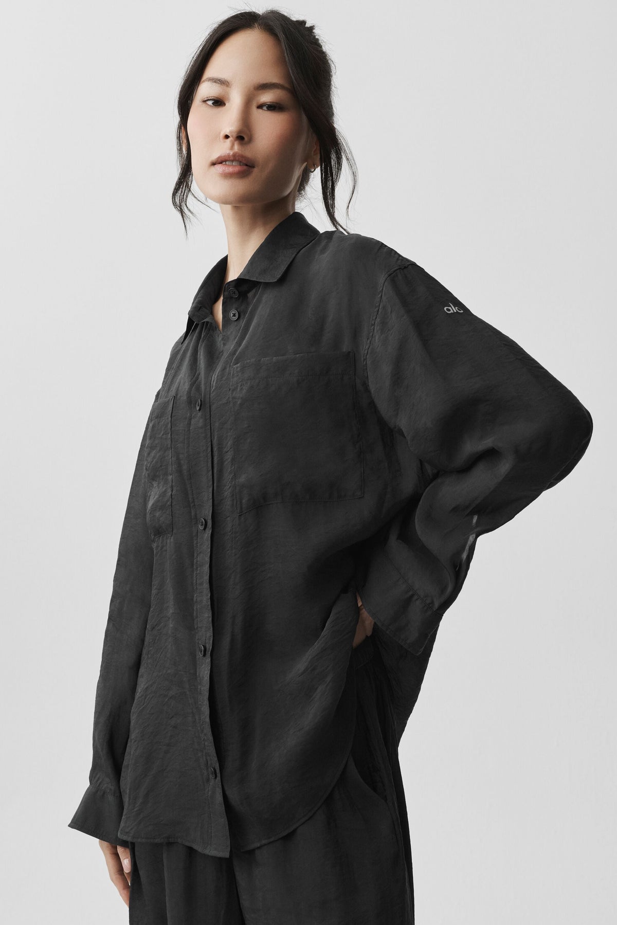 Alo Yoga Semi-Sheer Golden Hour Button Down Long Sleeve - Black - imagen 5