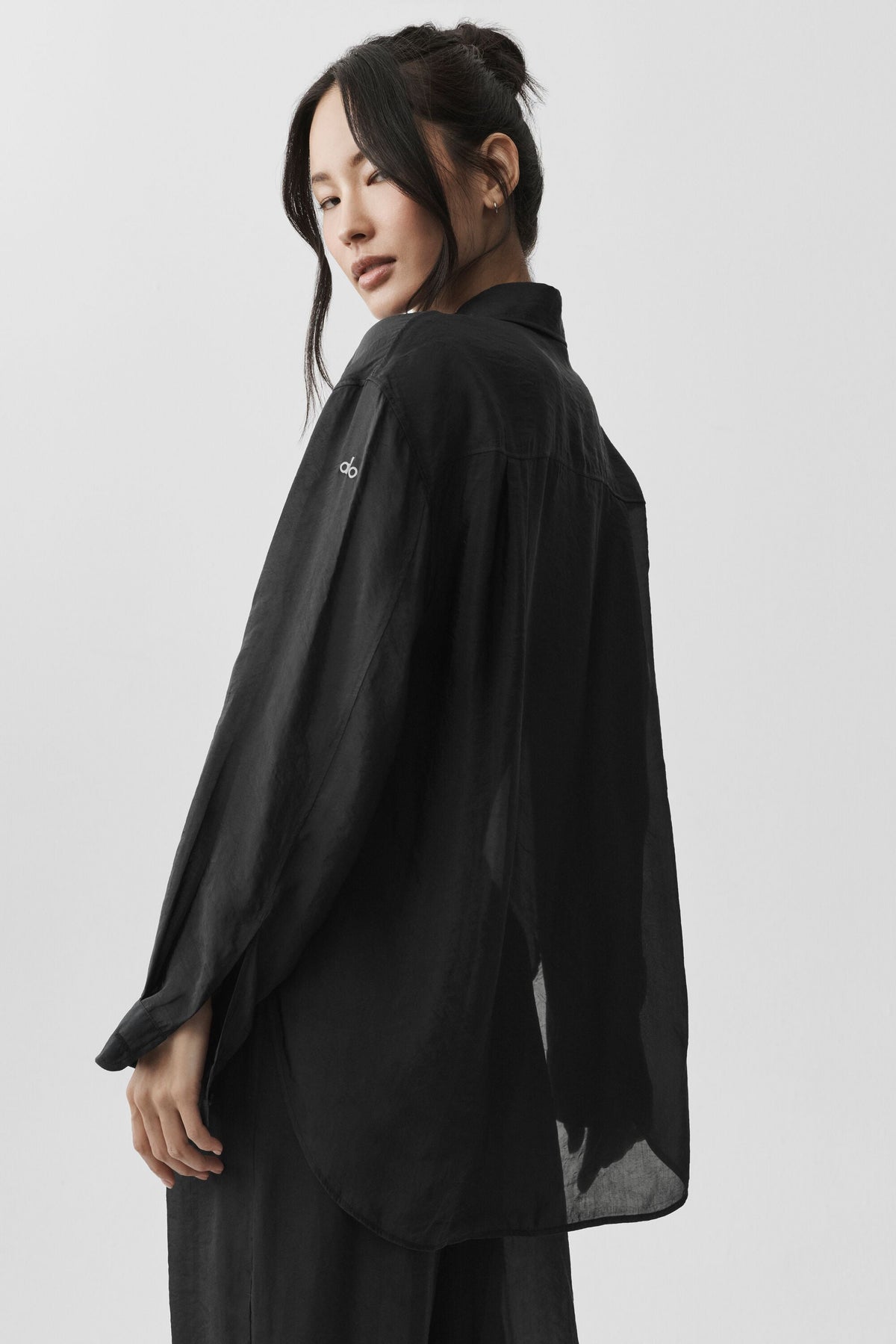 Alo Yoga Semi-Sheer Golden Hour Button Down Long Sleeve - Black - imagen 3