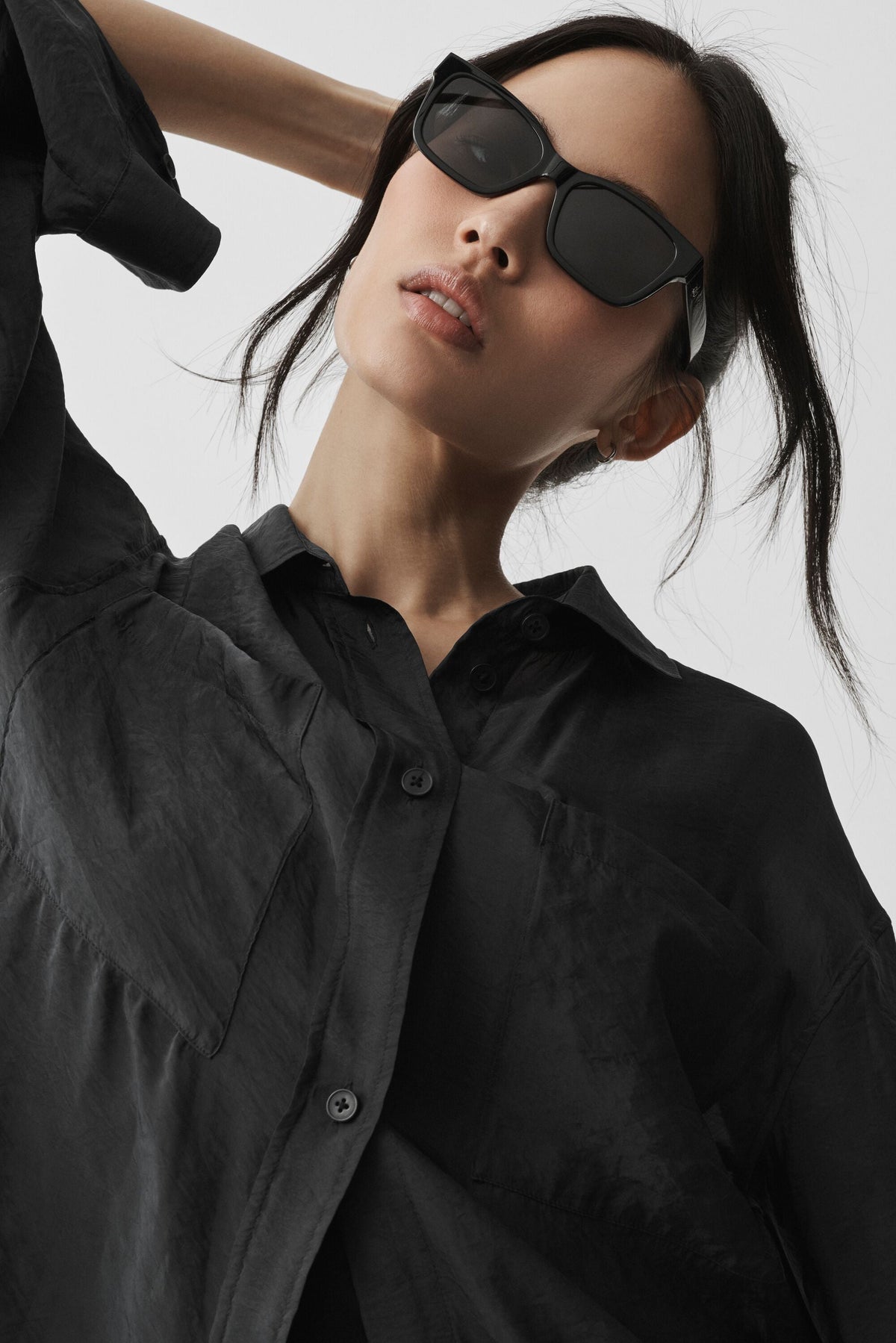 Alo Yoga Semi-Sheer Golden Hour Button Down Long Sleeve - Black - imagen 4