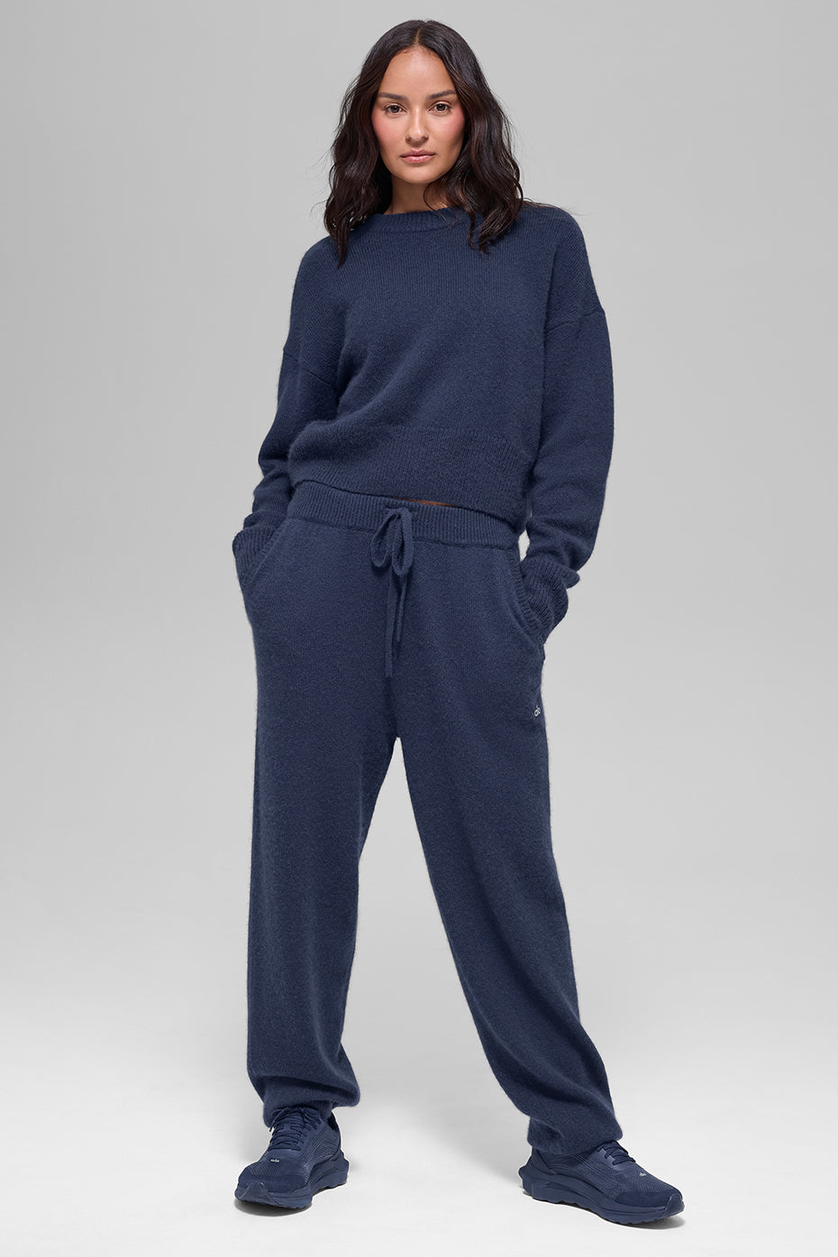 Alo Yoga Wool Cashmere Cropped New Class Crewneck Sweater - Navy - imagen 4