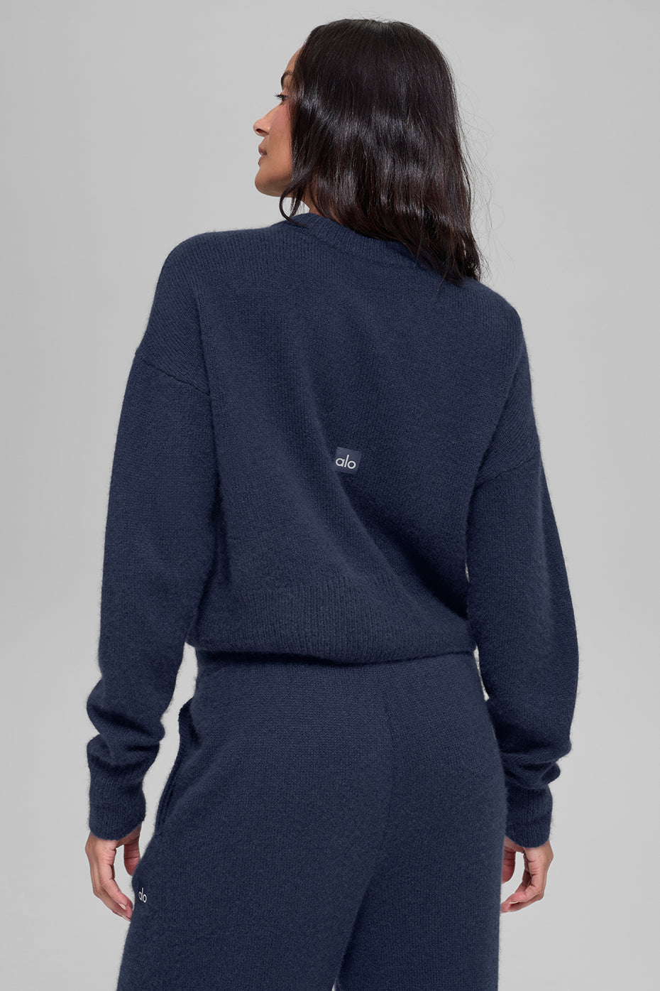 Alo Yoga Wool Cashmere Cropped New Class Crewneck Sweater - Navy - imagen 3