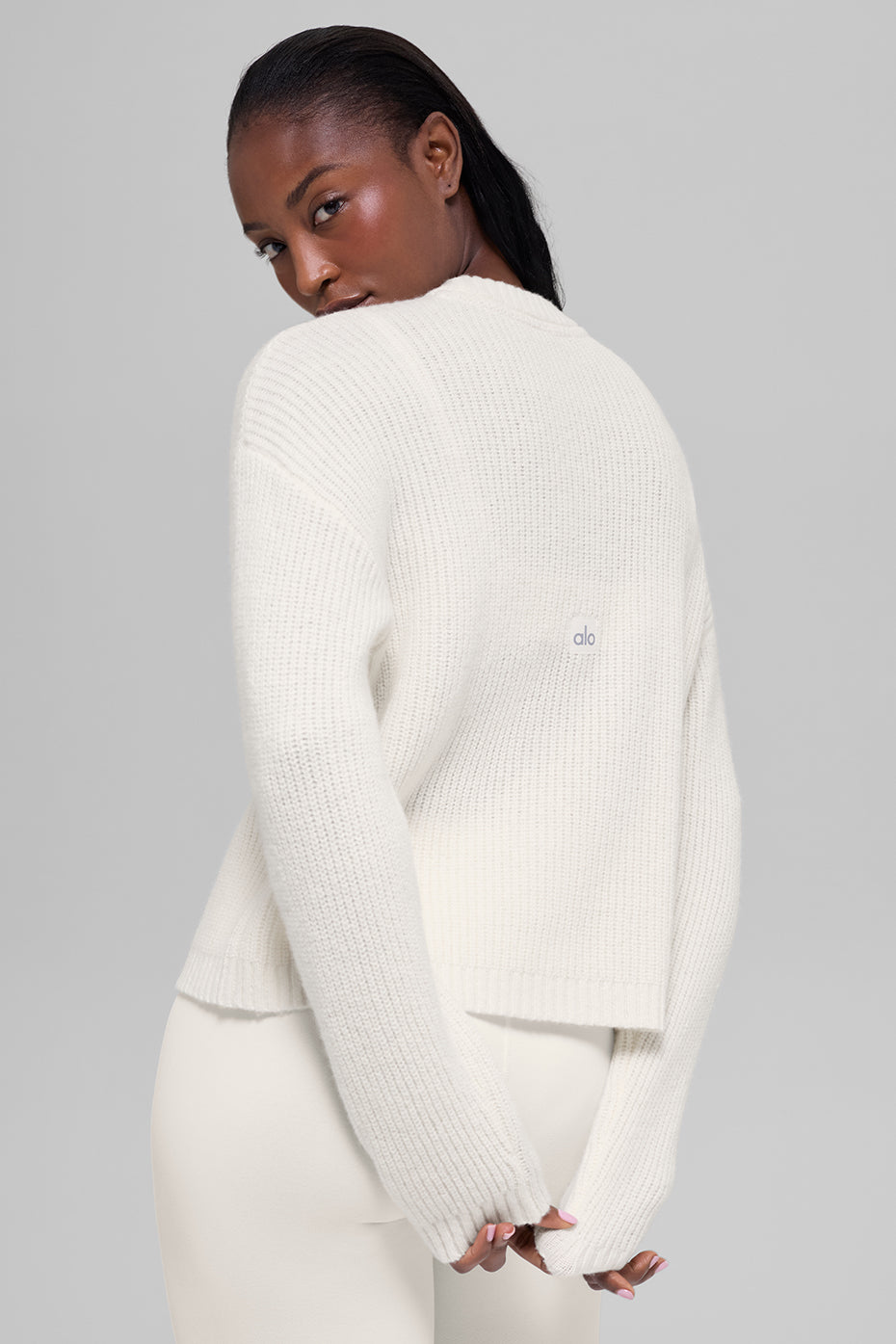 Alo Yoga Wool Cashmere Ribbed Noble Crewneck Sweater - Ivory - imagen 3