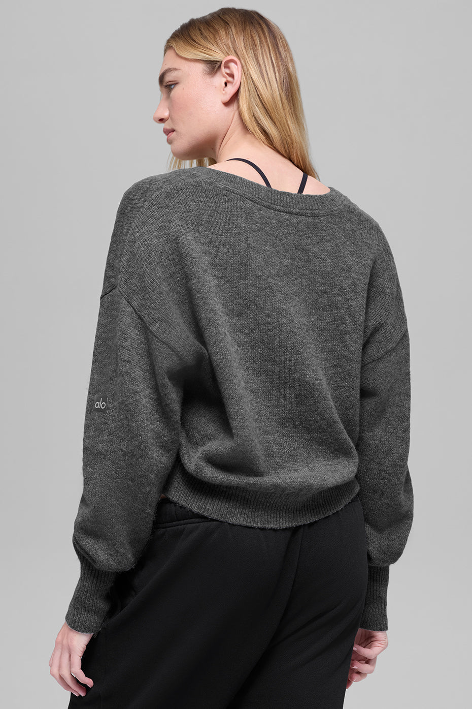 Alo Yoga Wool Cashmere Cropped New Class V-Neck Sweater - Platinum Grey - imagen 2