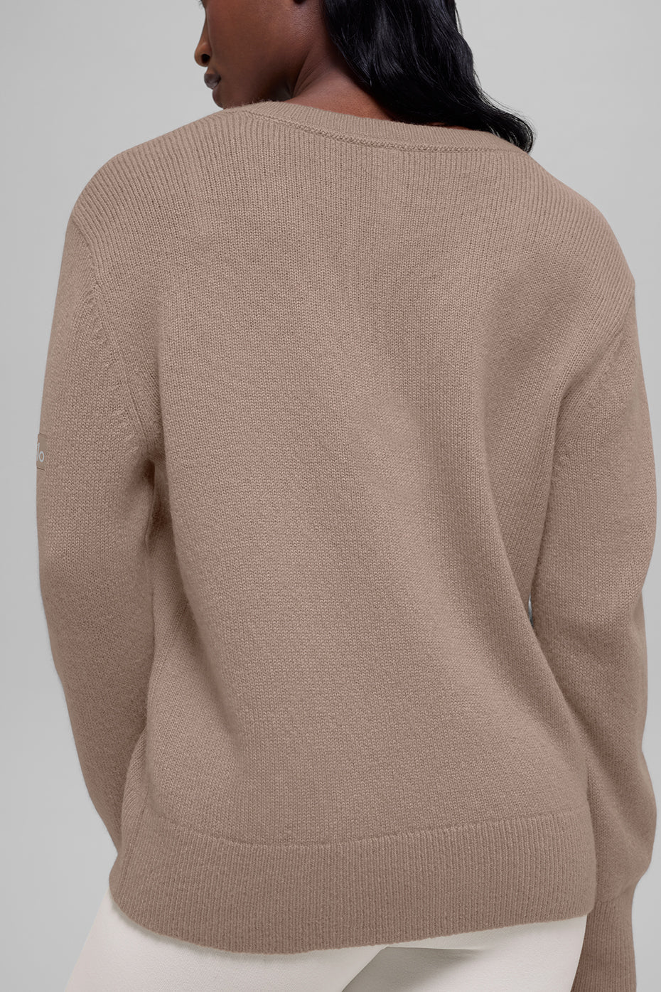 Alo Yoga Wool Cashmere New Class Oversized V-Neck Sweater - Chai Latte - imagen 2