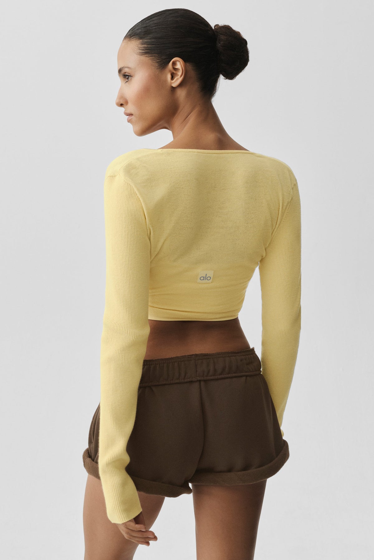 Alo Yoga Sweater Knit Crossover Long Sleeve - Warm Butter - imagen 2