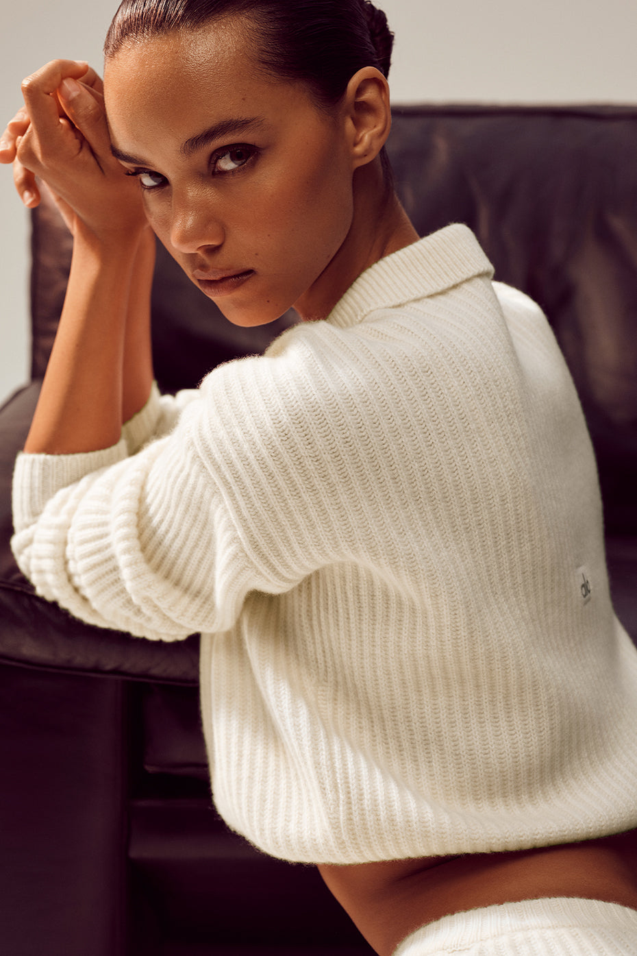 Alo Yoga Cashmere Northstar Polo - Ivory - imagen 2