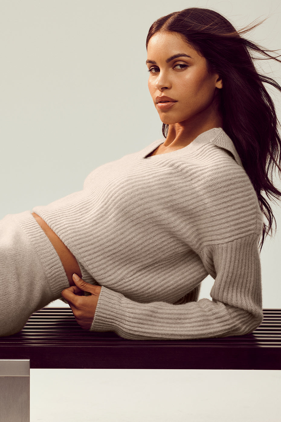 Alo Yoga Cashmere Northstar Polo - Oat Heather - imagen 3