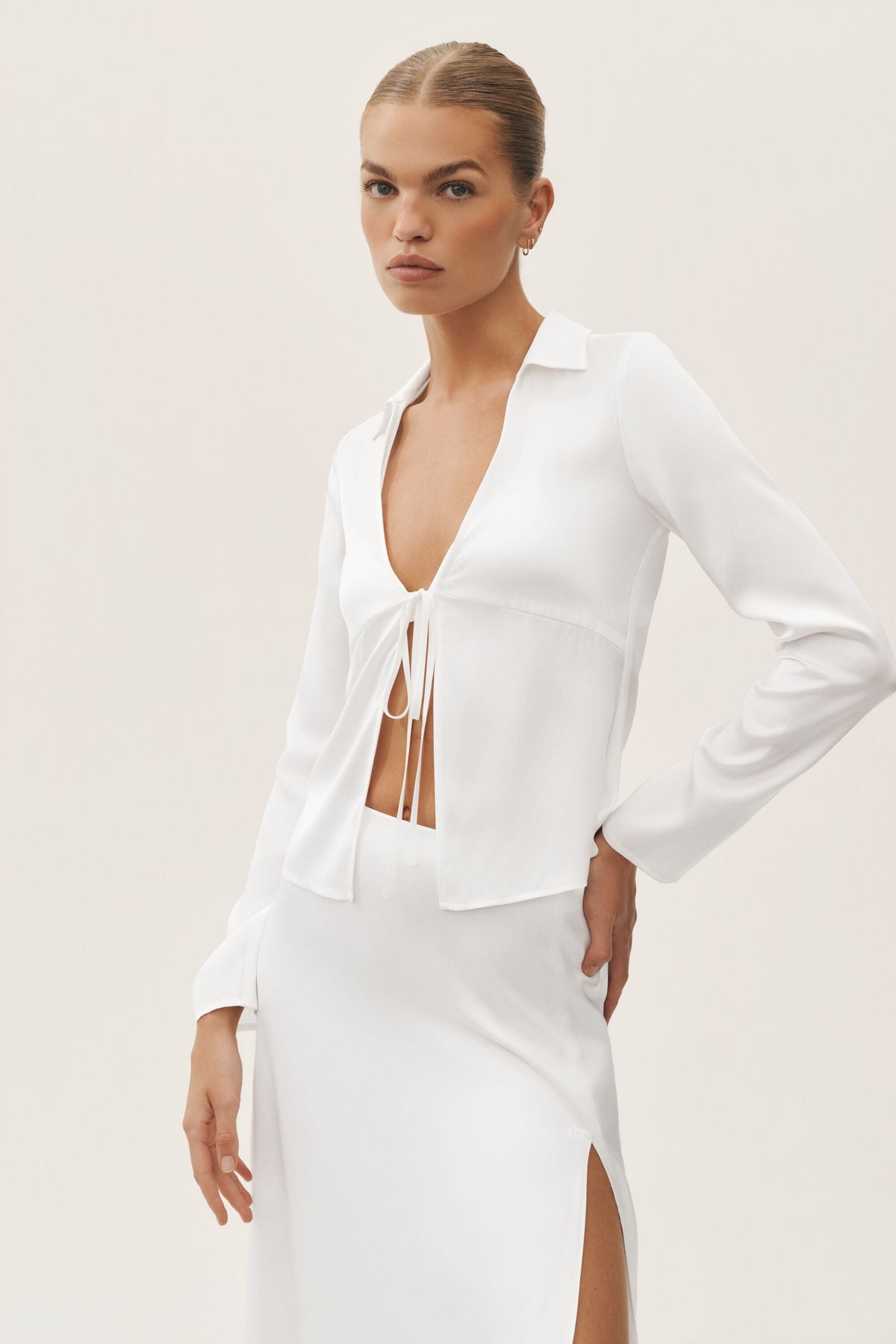 Alo Yoga Silk Blend Radiance Long Sleeve Top - White - imagen 1