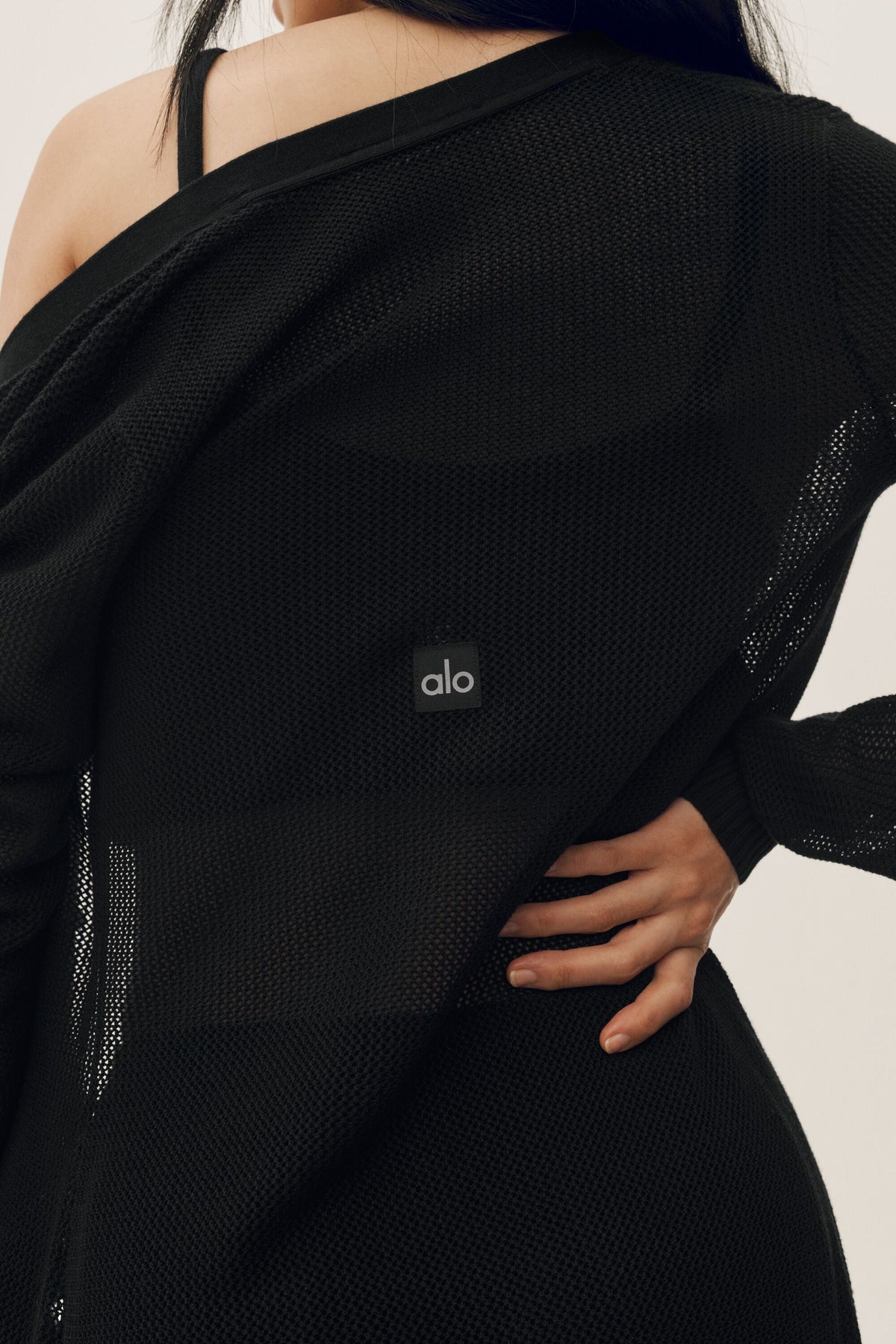 Alo Yoga Silk Cashmere Heatwave Long Cardigan - Black - imagen 4