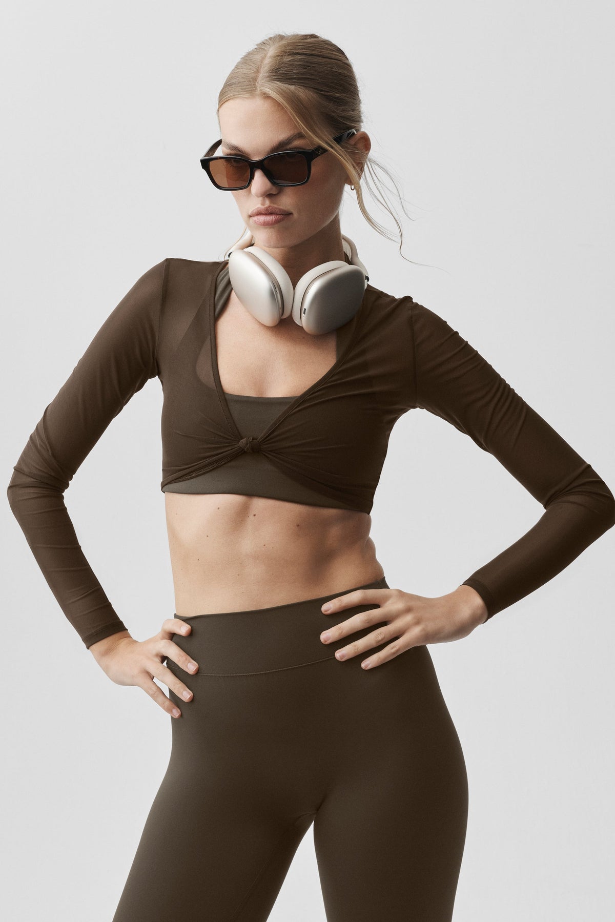 Alo Yoga Mesh Knotty Long Sleeve - Espresso - imagen 4