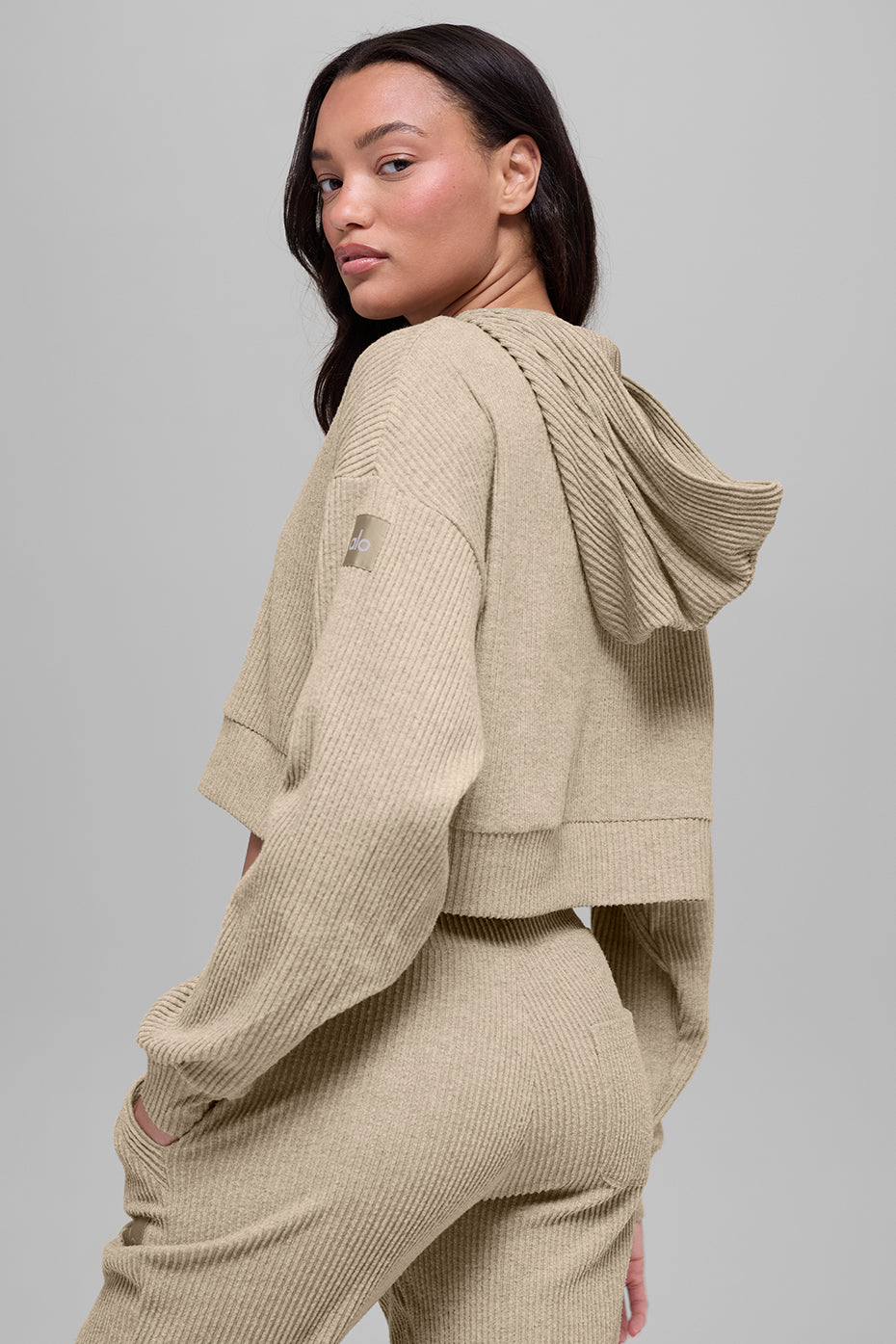 Alo Yoga Muse Hoodie - Gravel Heather - imagen 3
