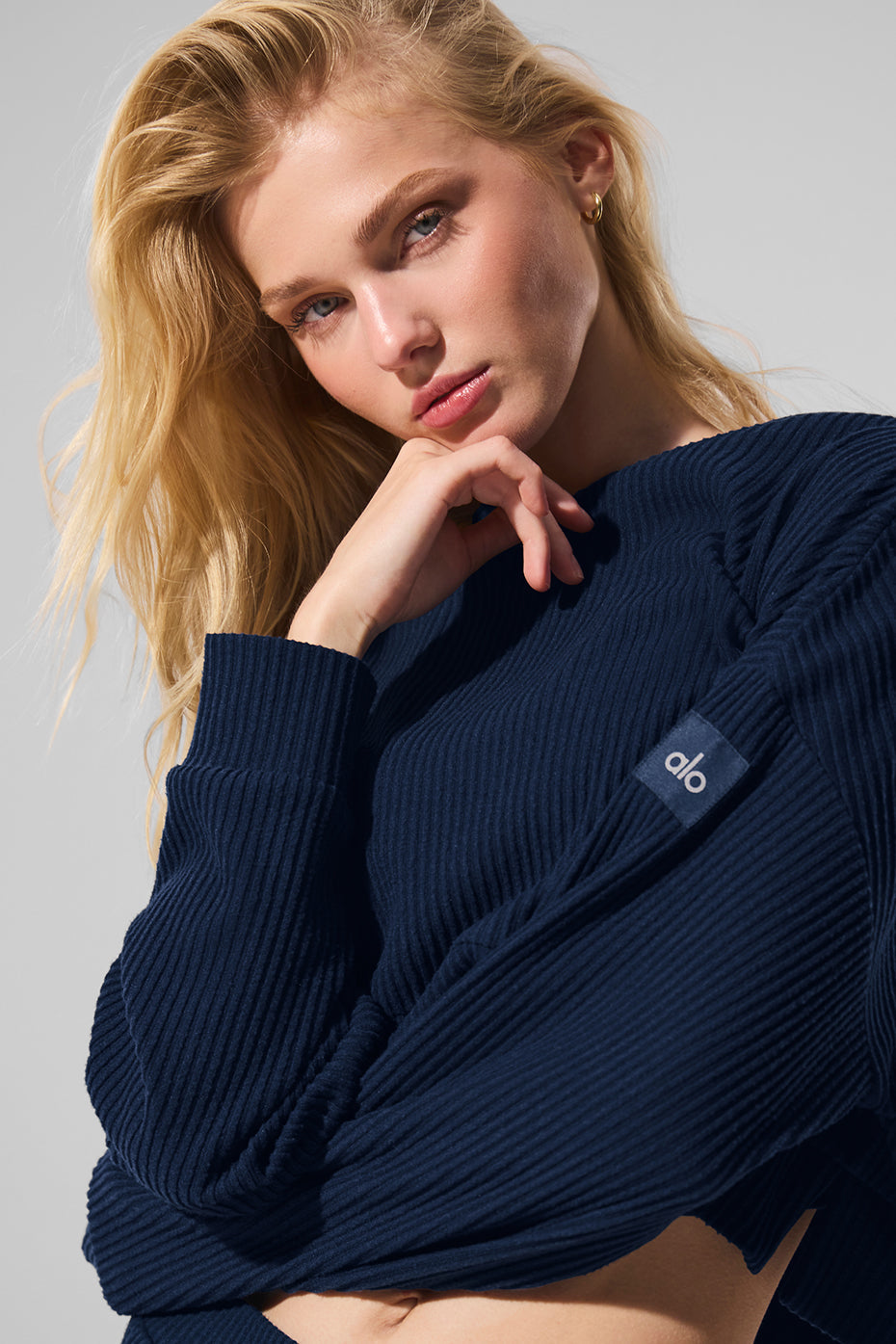 Alo Yoga Muse Hoodie - Navy - imagen 3