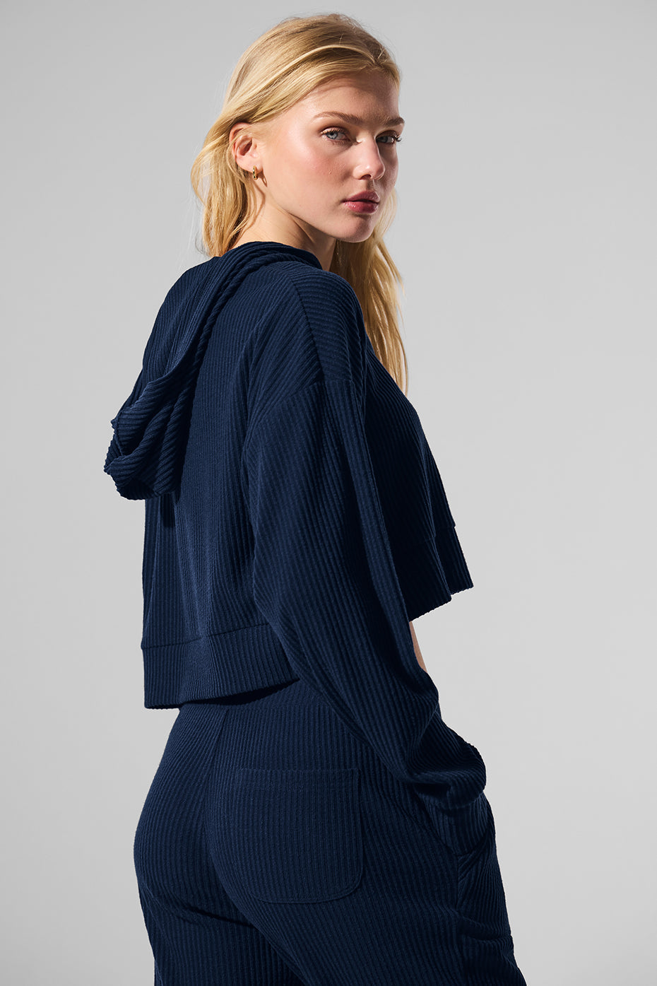 Alo Yoga Muse Hoodie - Navy - imagen 4