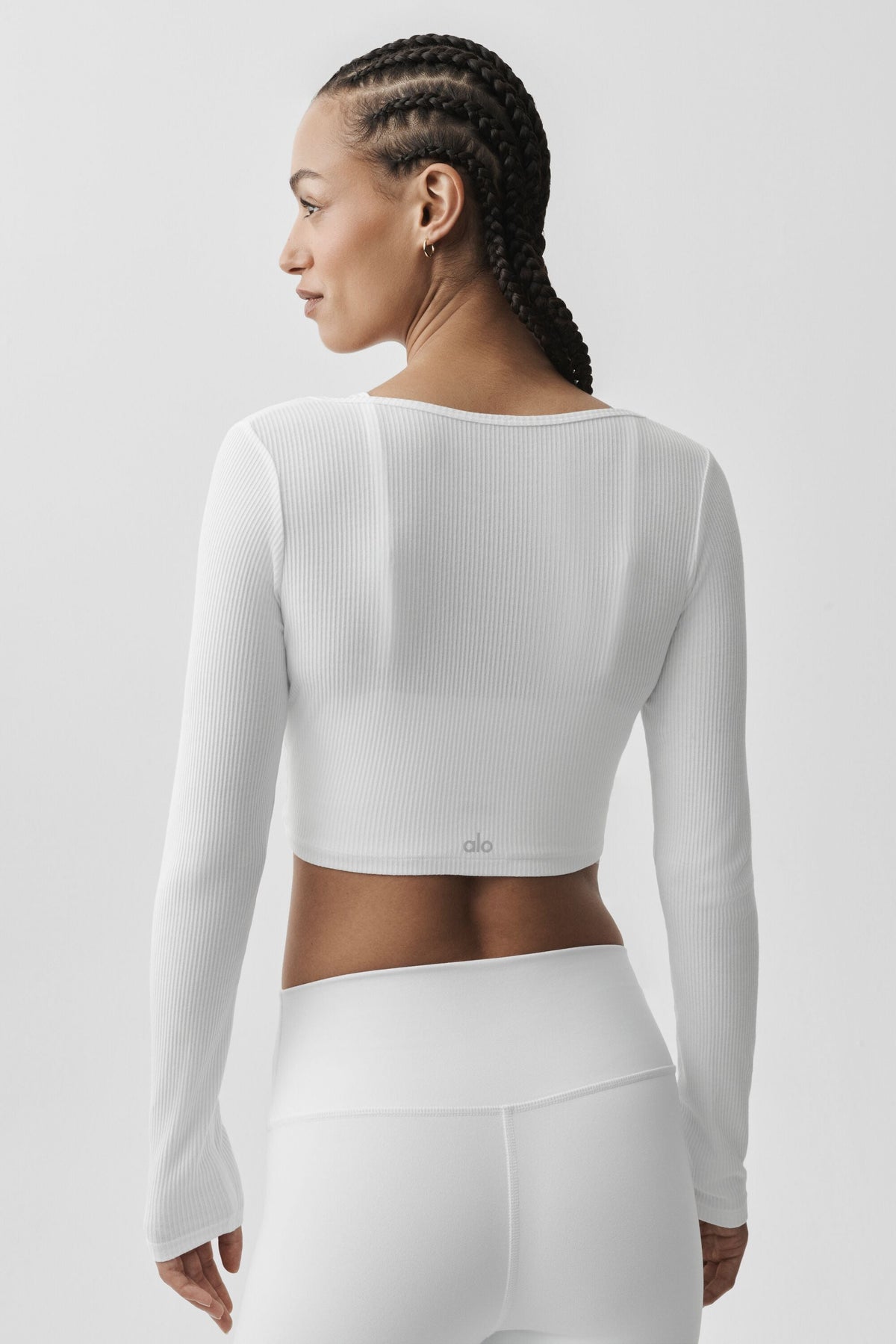 Alo Yoga Ribbed Cropped Whisper Cardigan - White - imagen 2