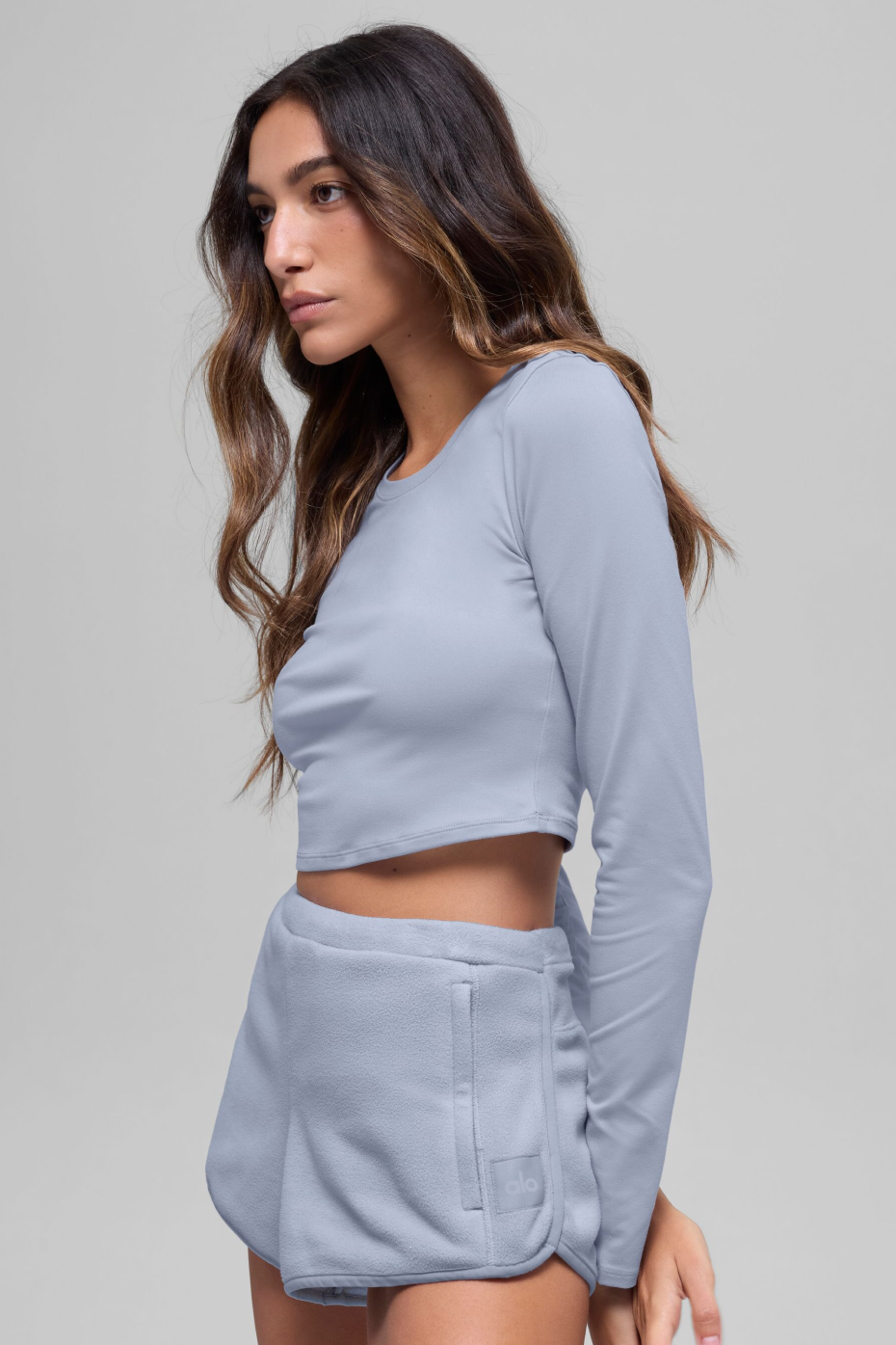 Alo Yoga Alosoft Crop Finesse Long Sleeve - Winter Frost - imagen 4