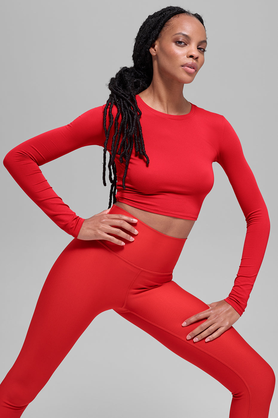 Alo Yoga Alosoft Crop Finesse Long Sleeve - Bright Red - imagen 3
