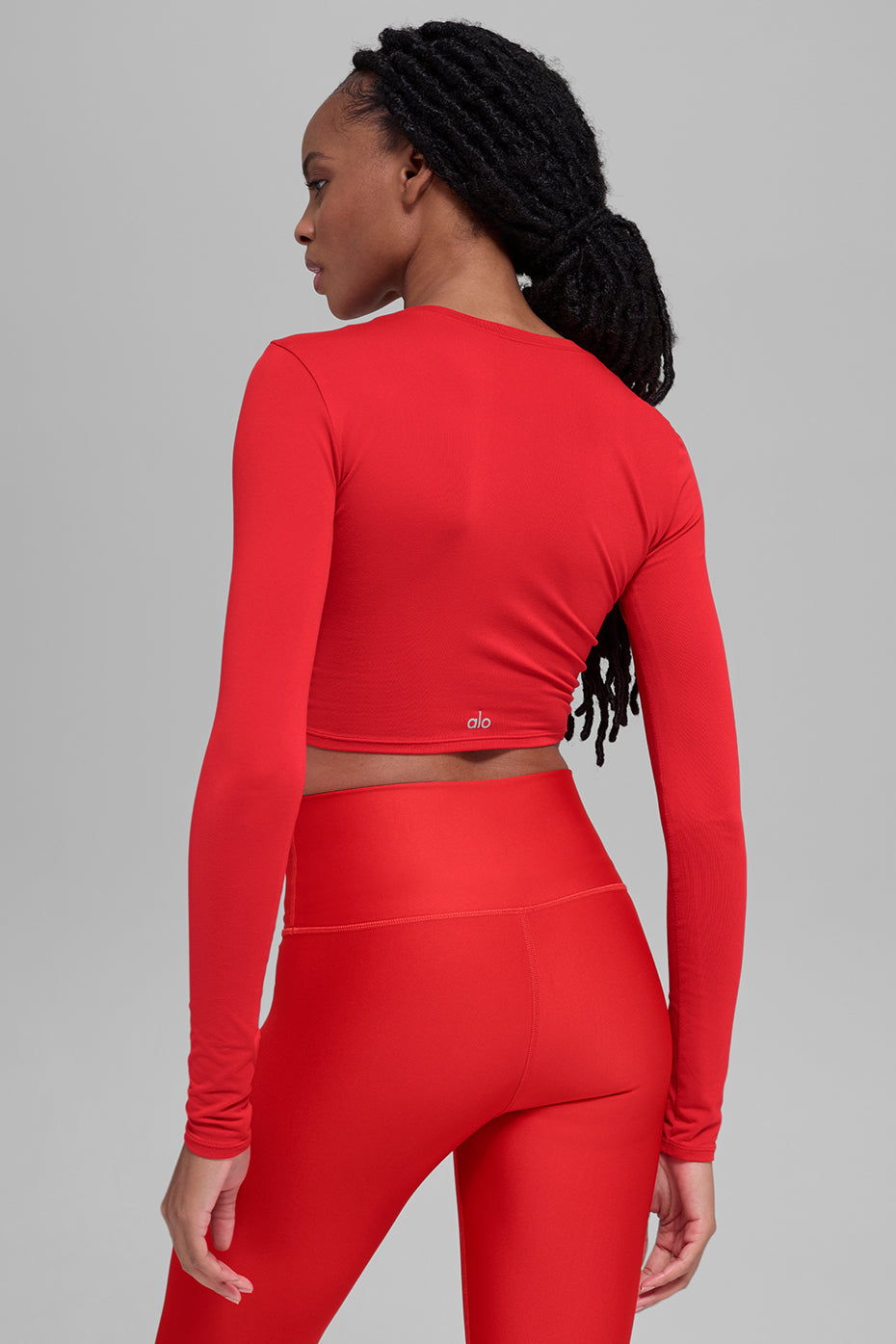 Alo Yoga Alosoft Crop Finesse Long Sleeve - Bright Red - imagen 2