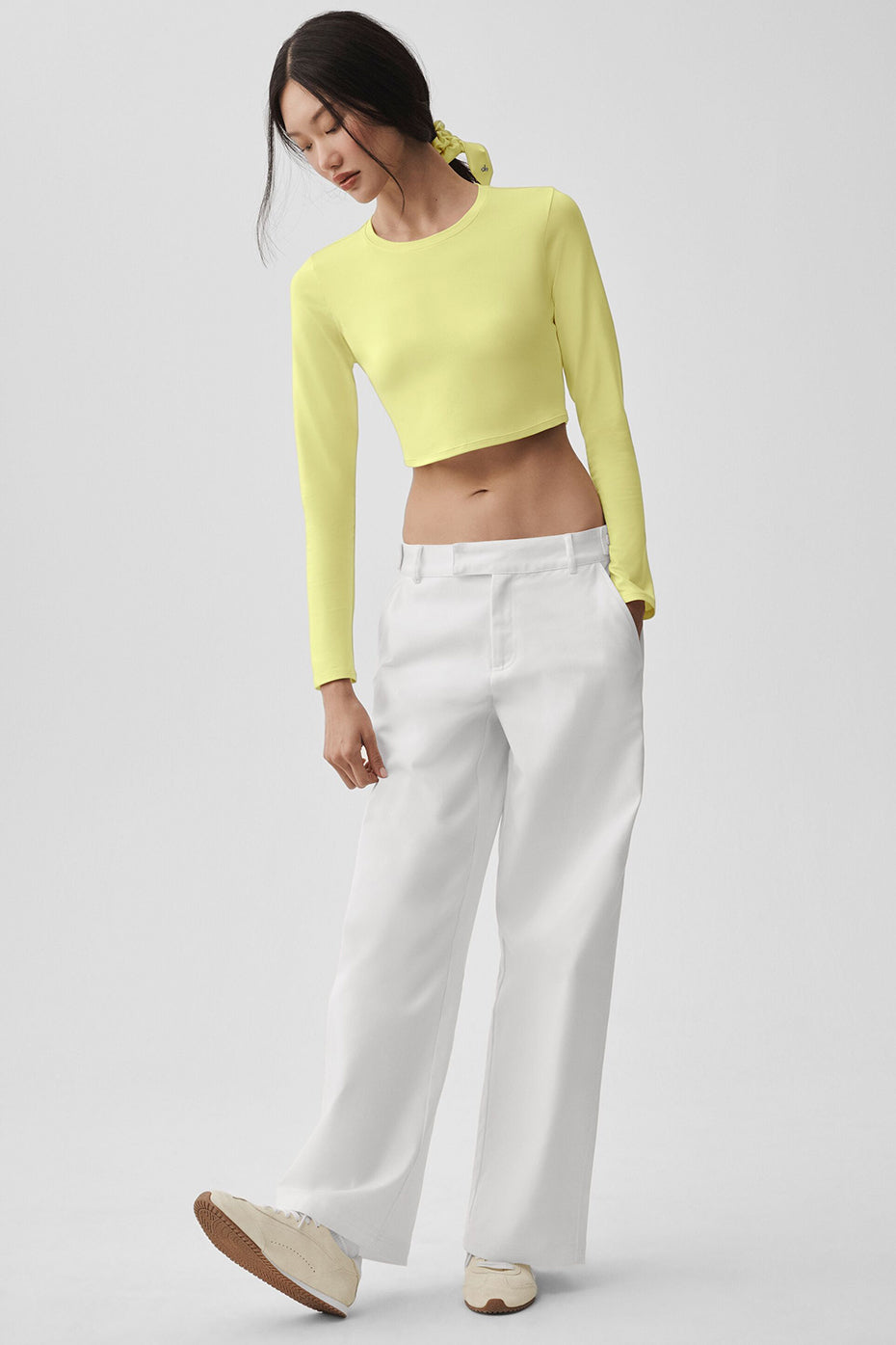 Alo Yoga Alosoft Crop Finesse Long Sleeve - Sunshine - imagen 5