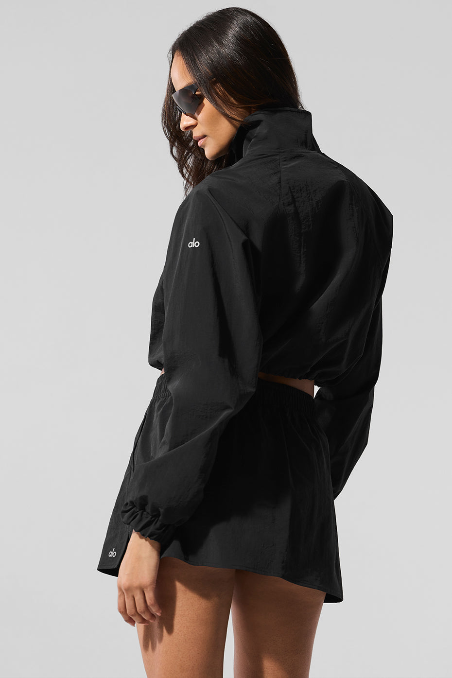 Alo Yoga Cropped 1/4 Zip Alumni Pullover - Black - imagen 4