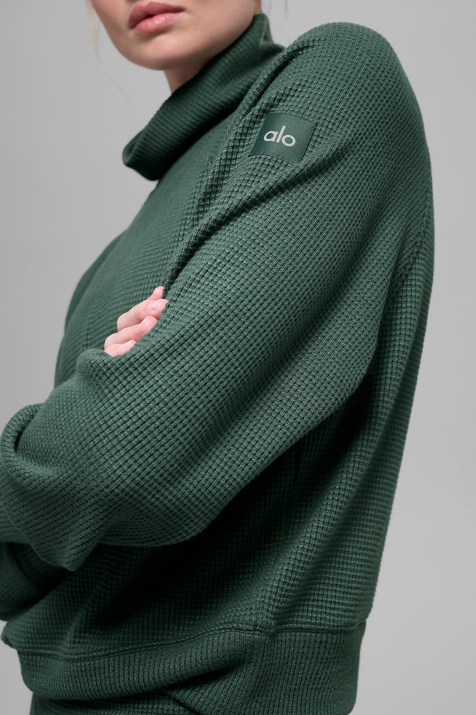 Alo Yoga Waffle Weekend Escape Mock Neck Long Sleeve - Clover Green - imagen 2