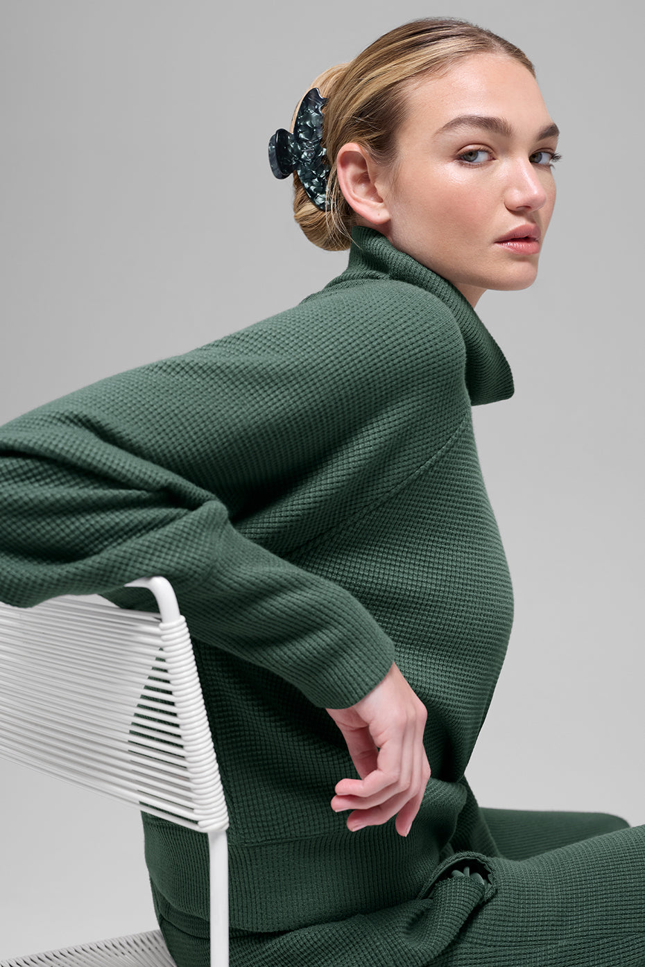 Alo Yoga Waffle Weekend Escape Mock Neck Long Sleeve - Clover Green - imagen 4