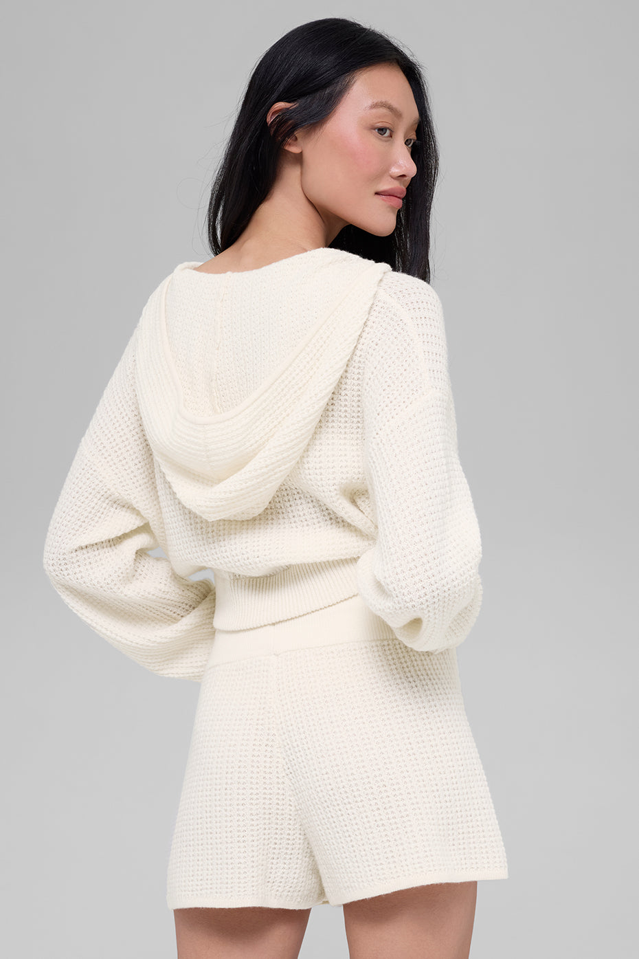 Alo Yoga Cashmere Plush Waffle Full Zip Hoodie - Ivory - imagen 3